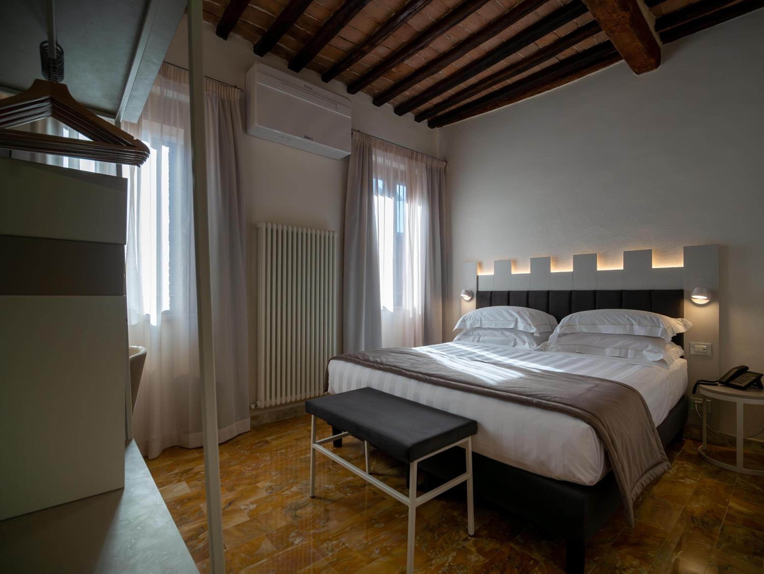 Superior Double or Twin Room - Photo 6