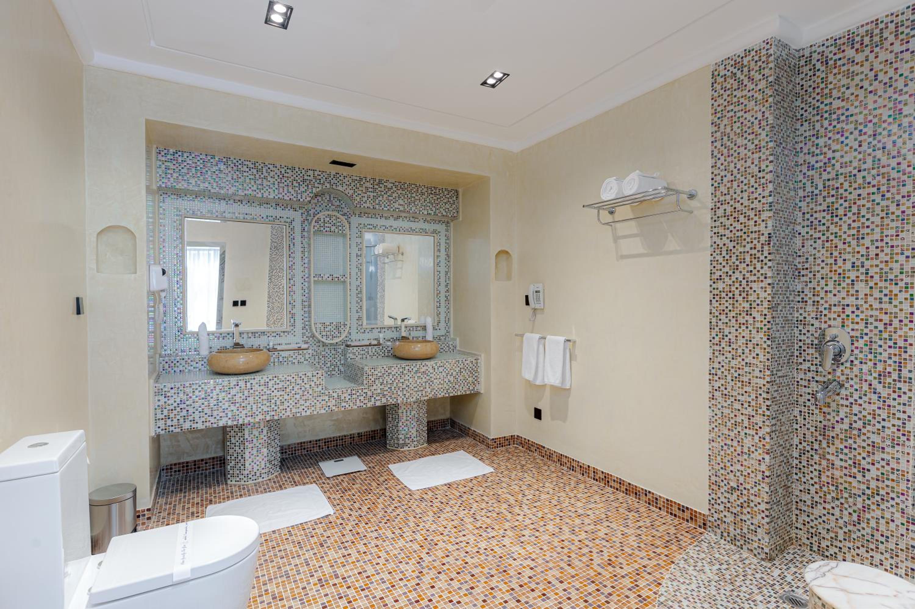 Presidential Suite thumbnail 5
