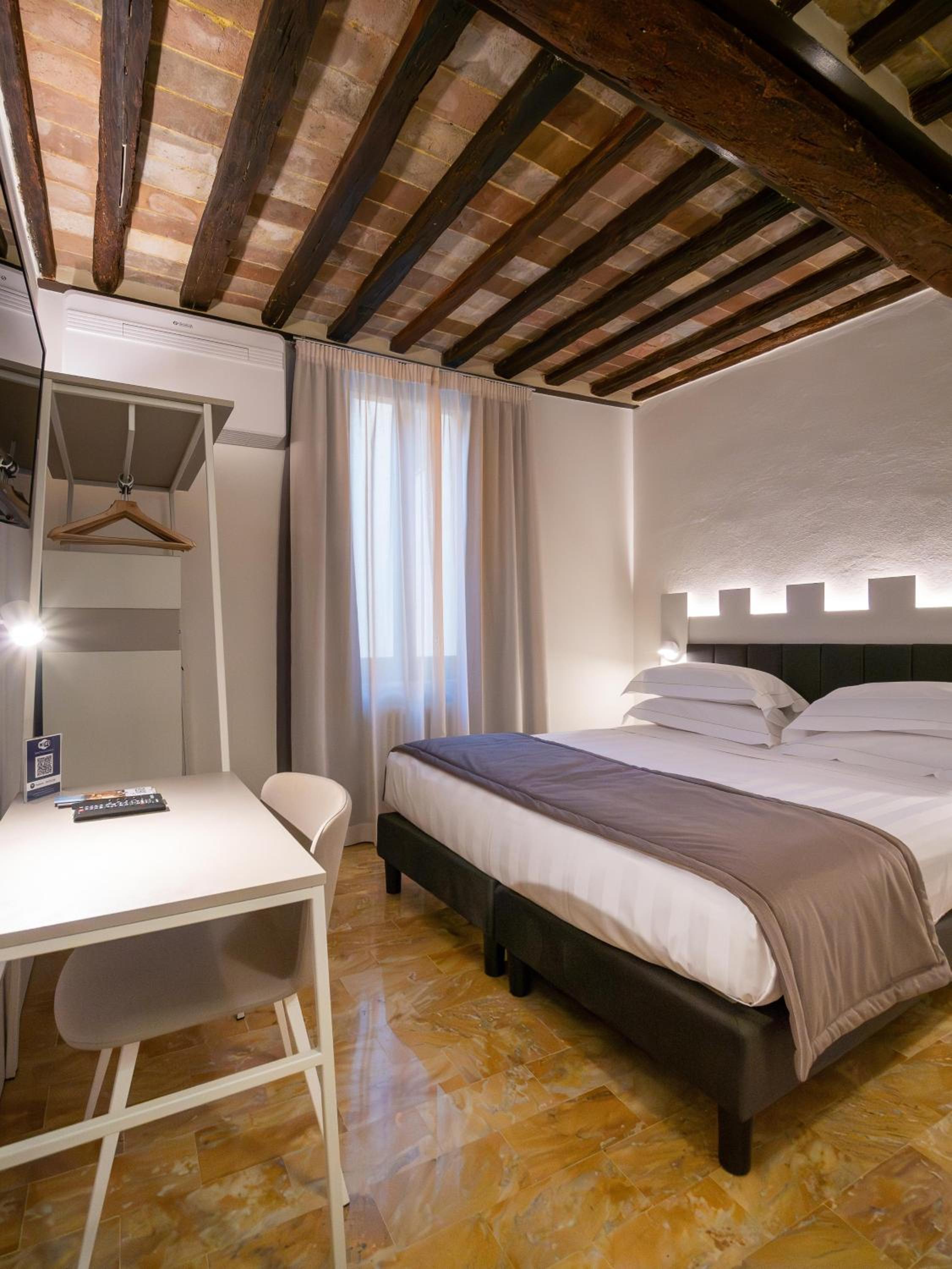 Double or Twin Room - Photo 3
