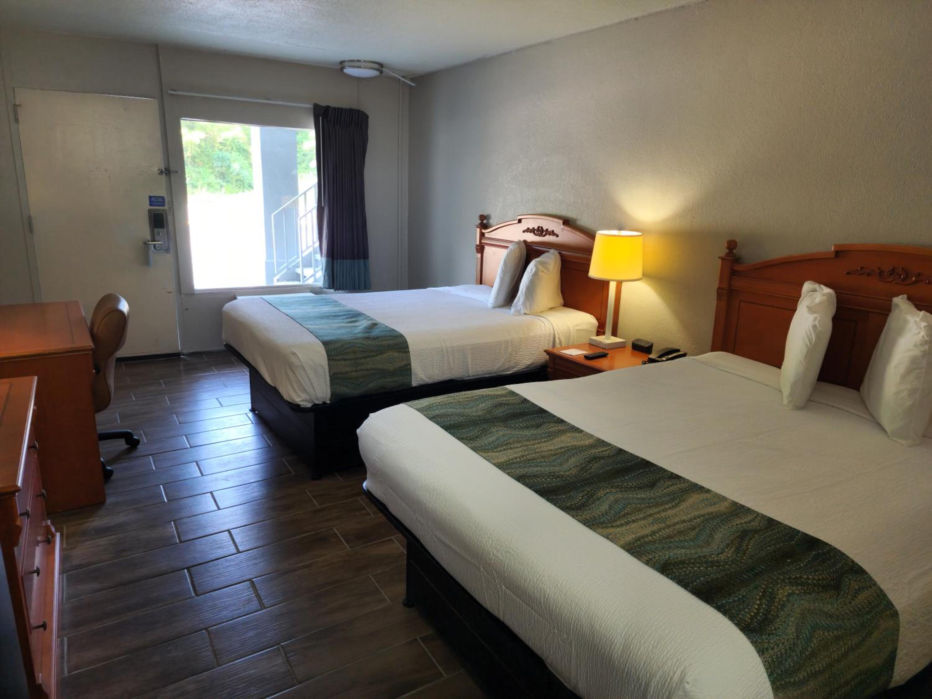 2 Queen Beds Non Smoking - Photo 11