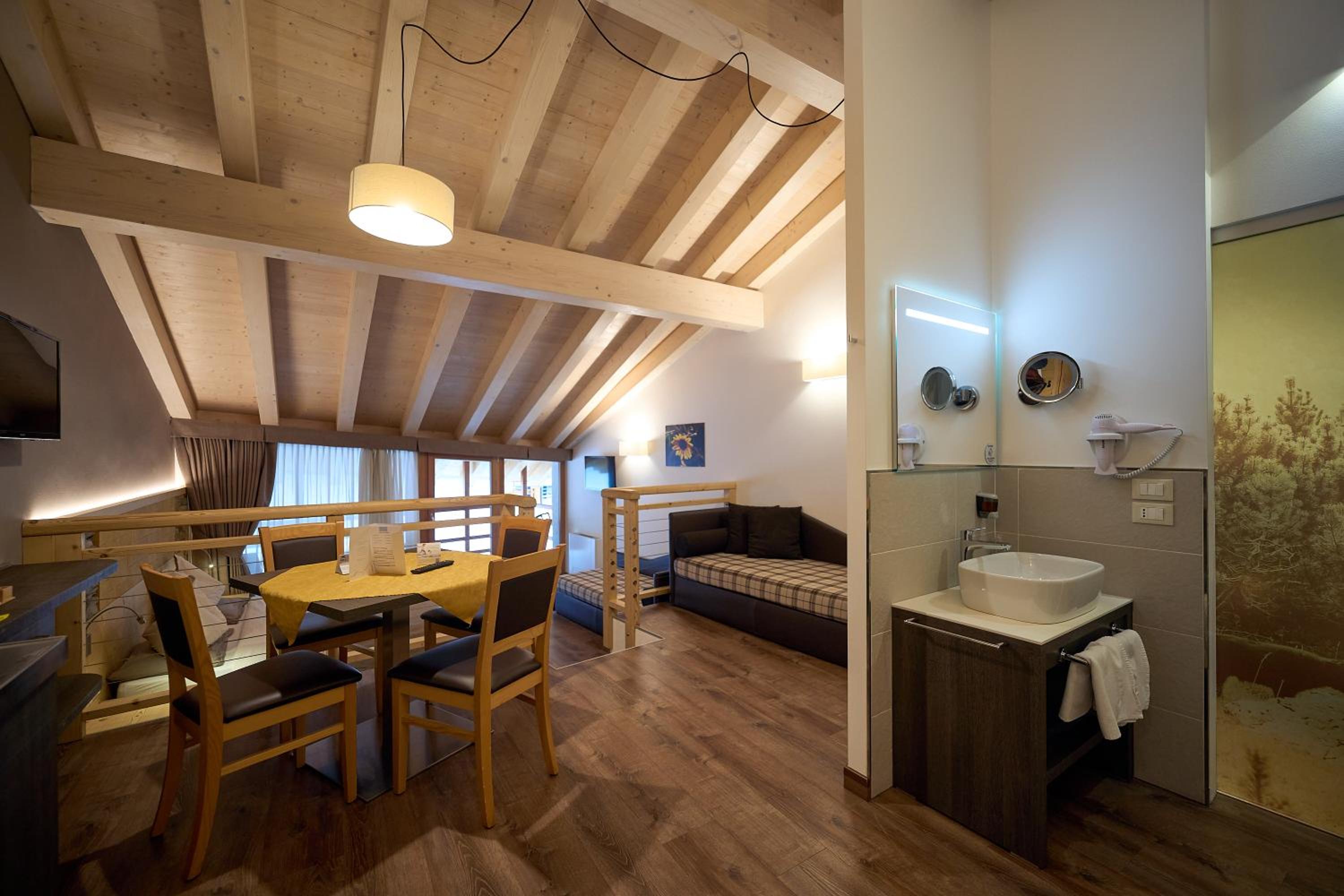 Family Suite with Balcony - Photo 1