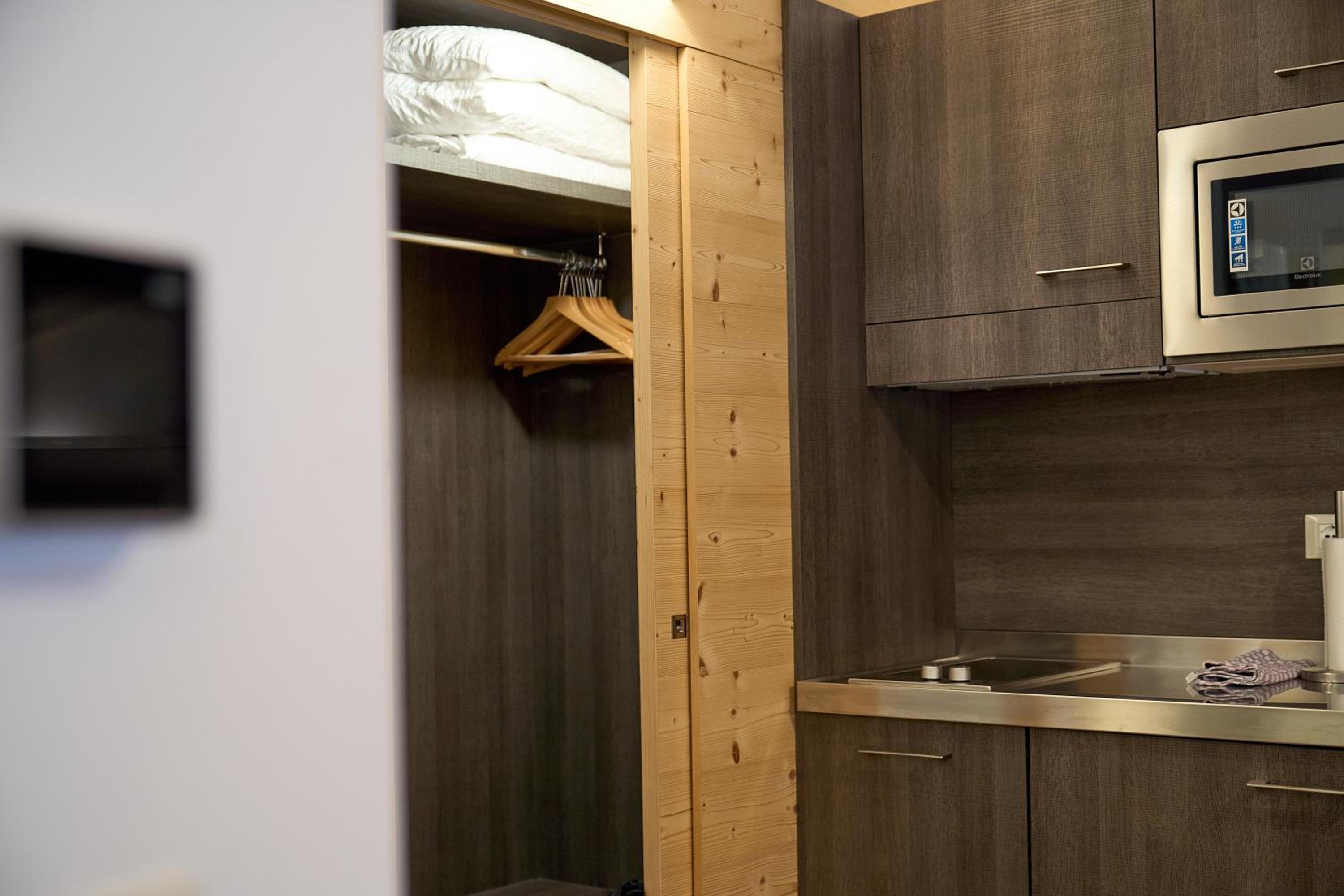 Family Suite with Balcony - Photo 2