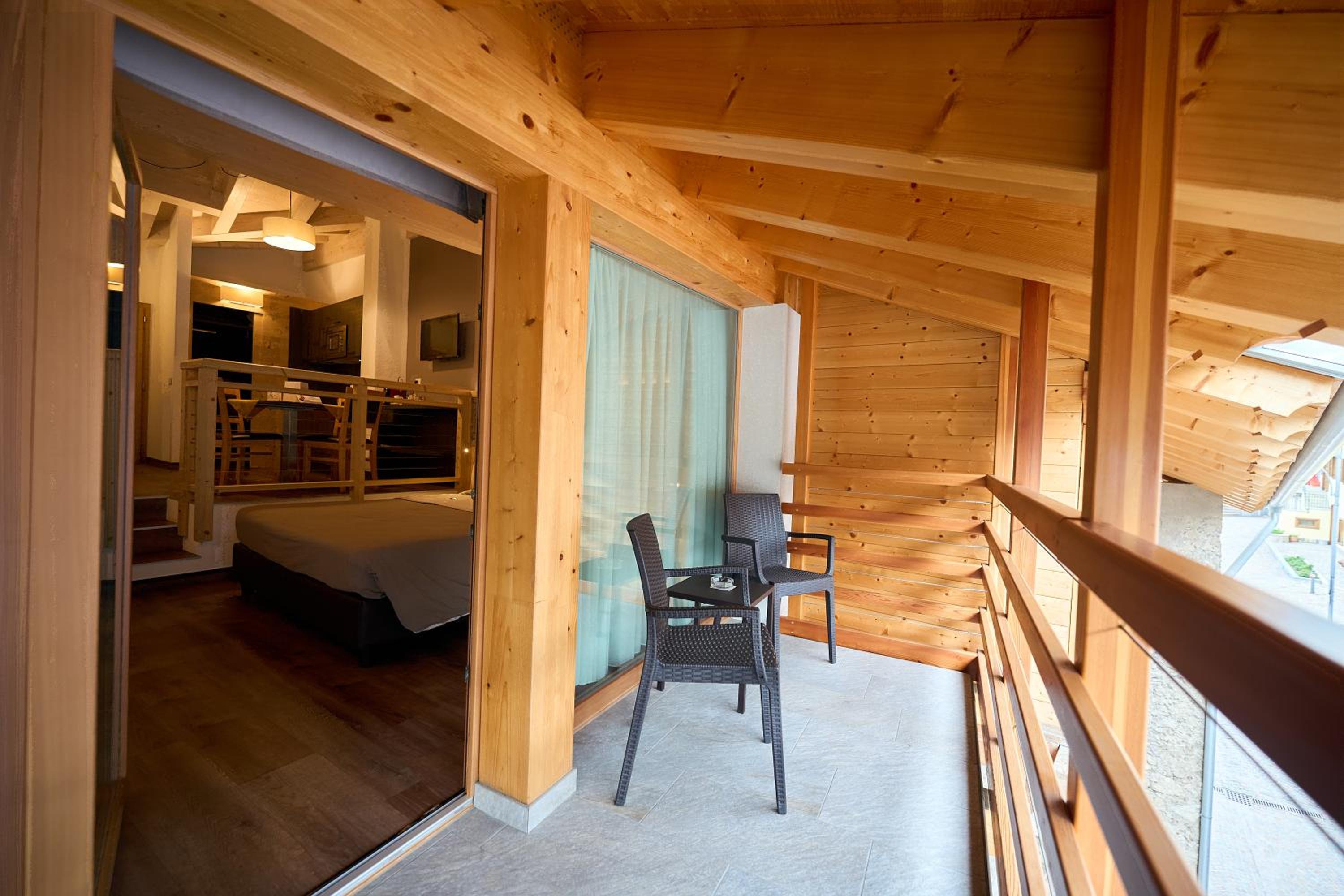 Family Suite with Balcony - Photo 5