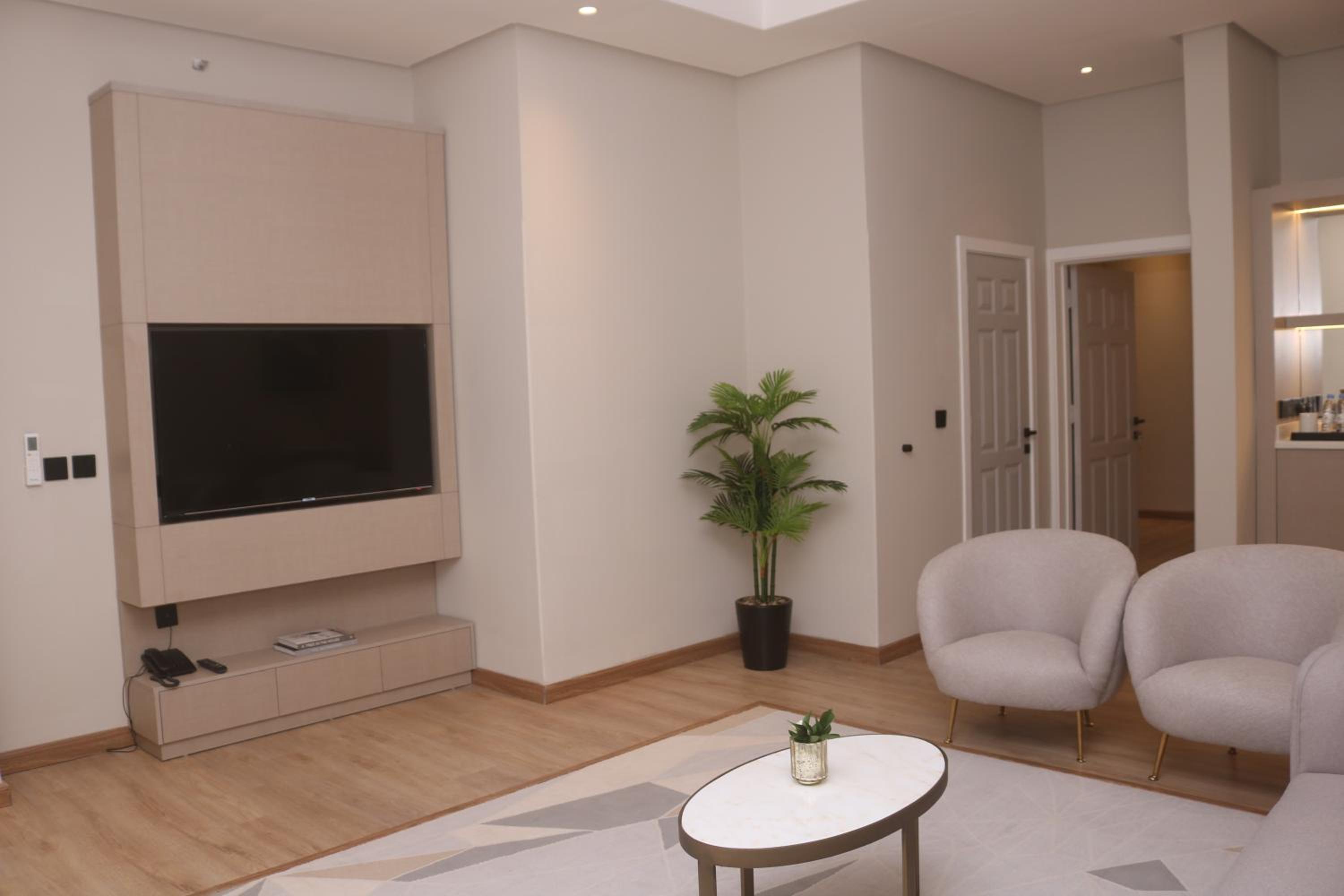 Superior King Suite photo 1