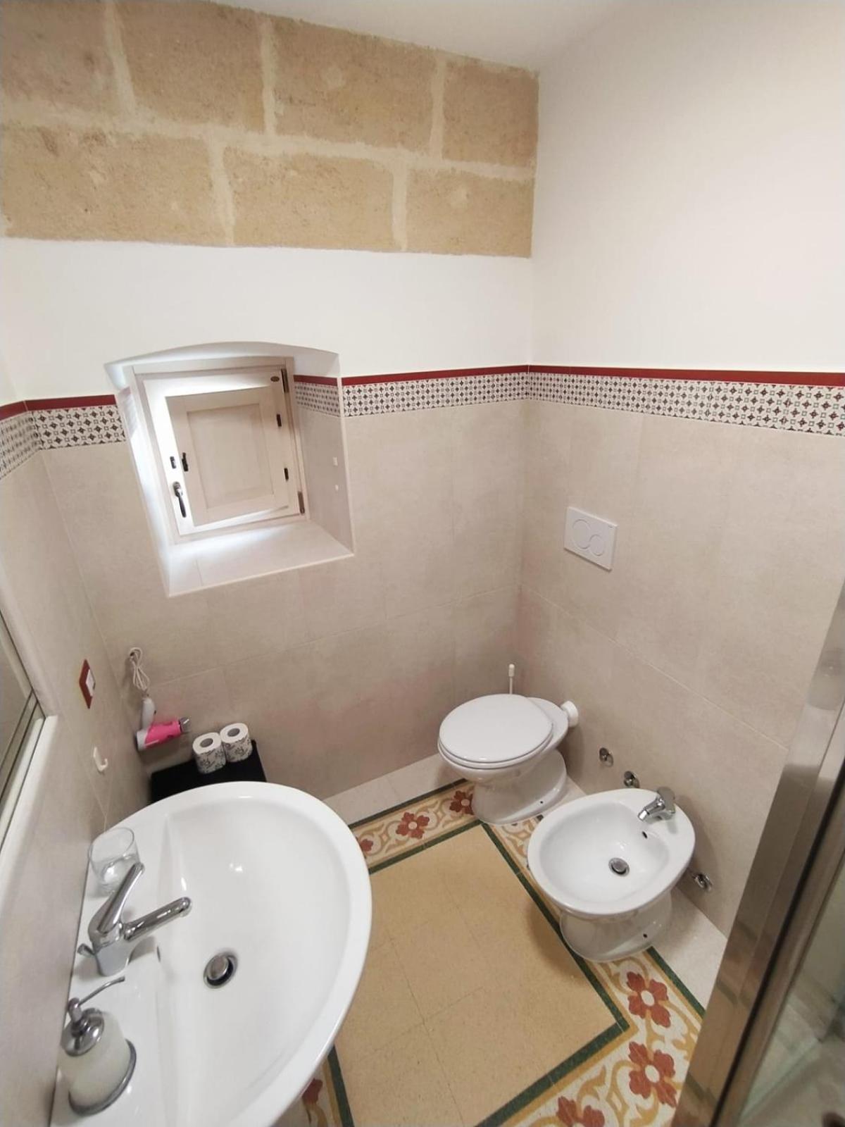 Triple Room with Private Bathroom photo 2