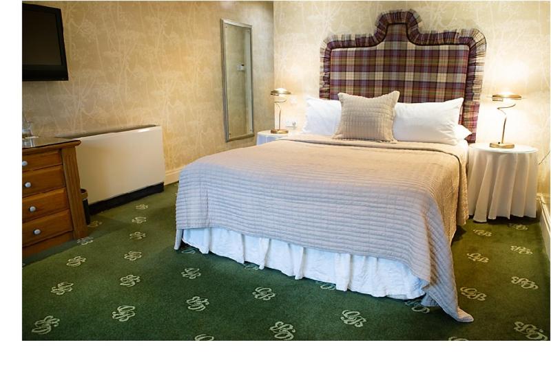 Single Room (Small Double Bed)