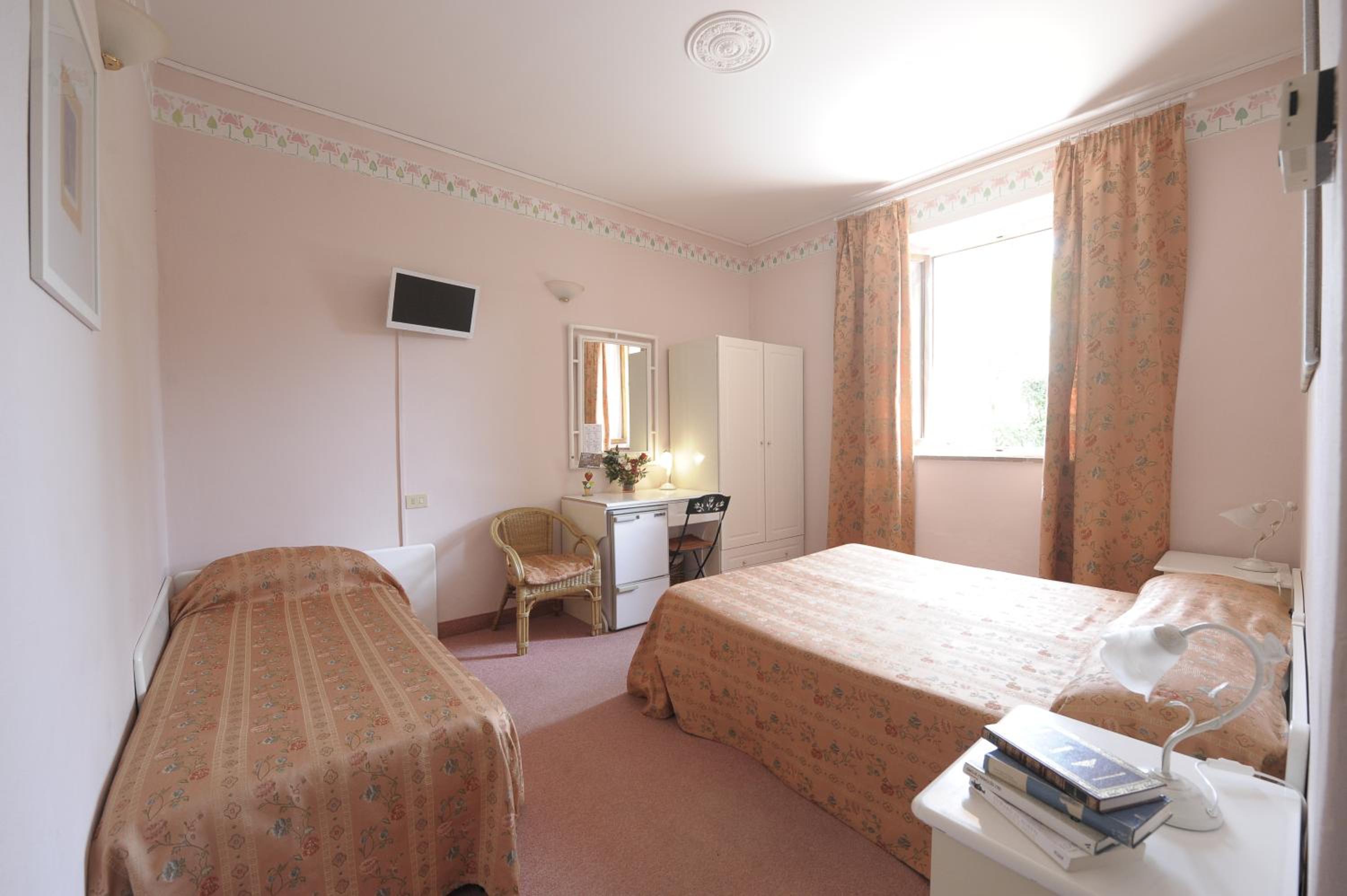 Double Room - Photo 1