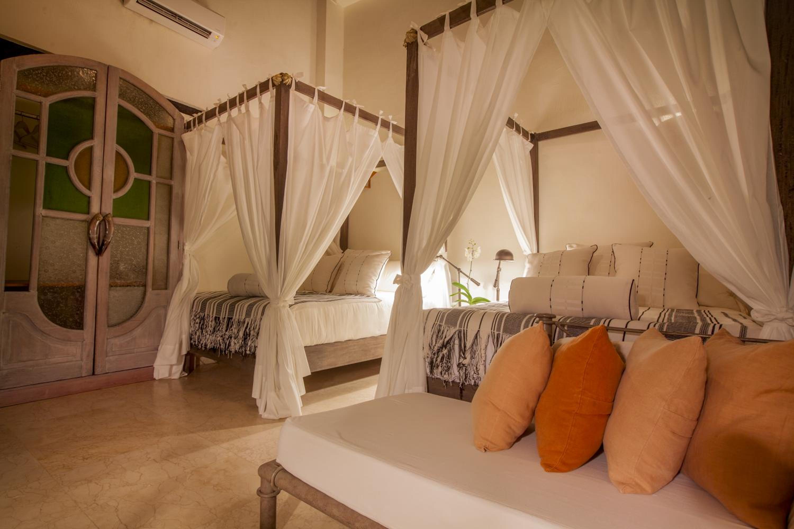Standard Double Room with Two Double Beds photo 2