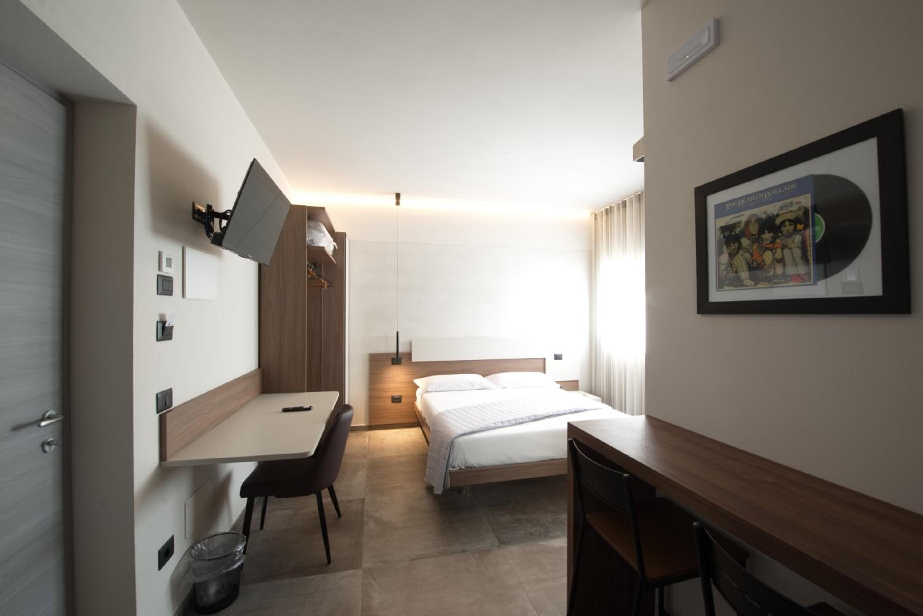 Large Double Room photo 3