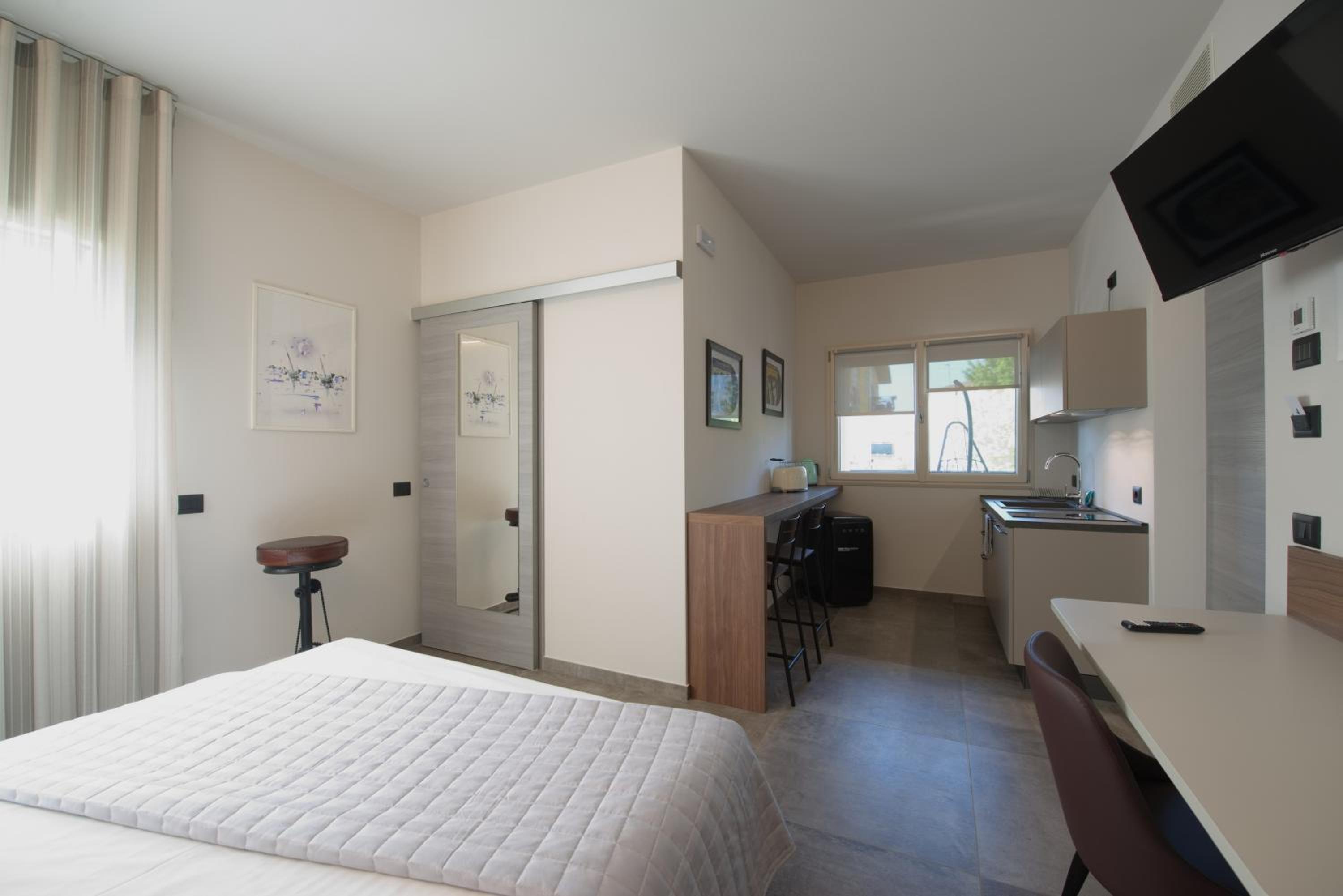 Large Double Room photo 2
