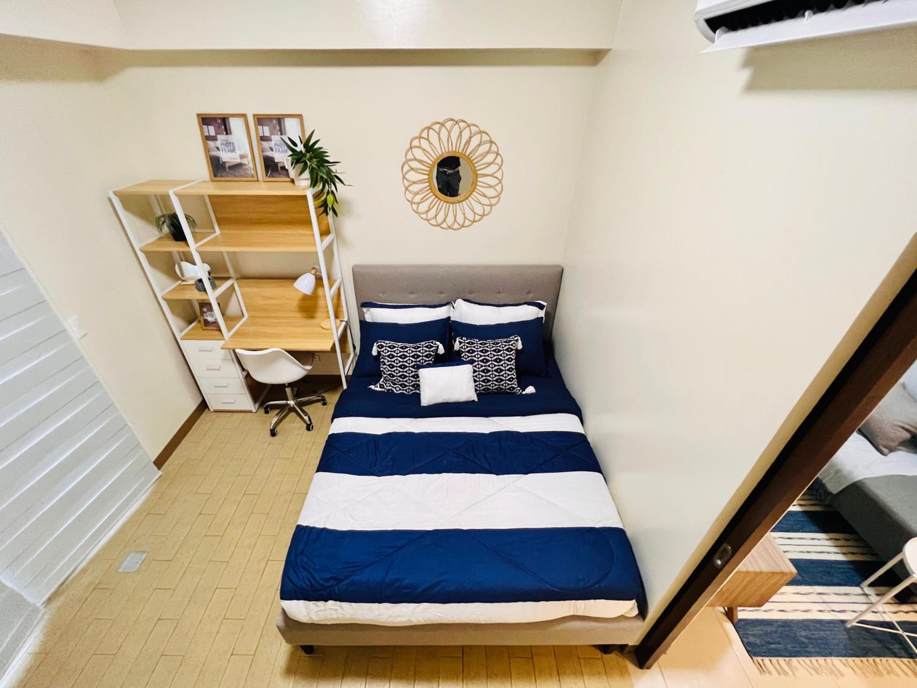 One-Bedroom Apartment photo 1