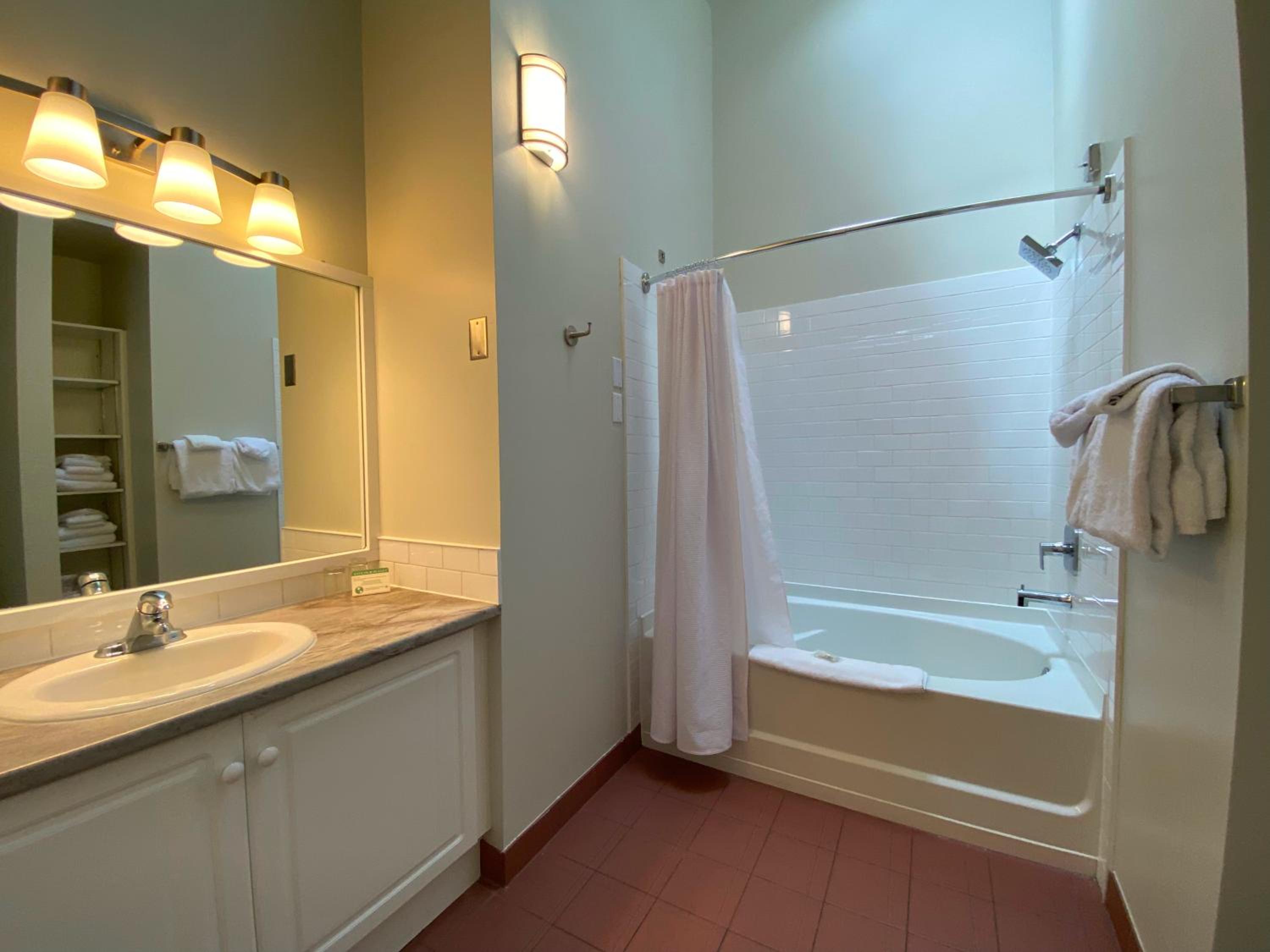 Premium Two-Bedroom Suite - Photo 8