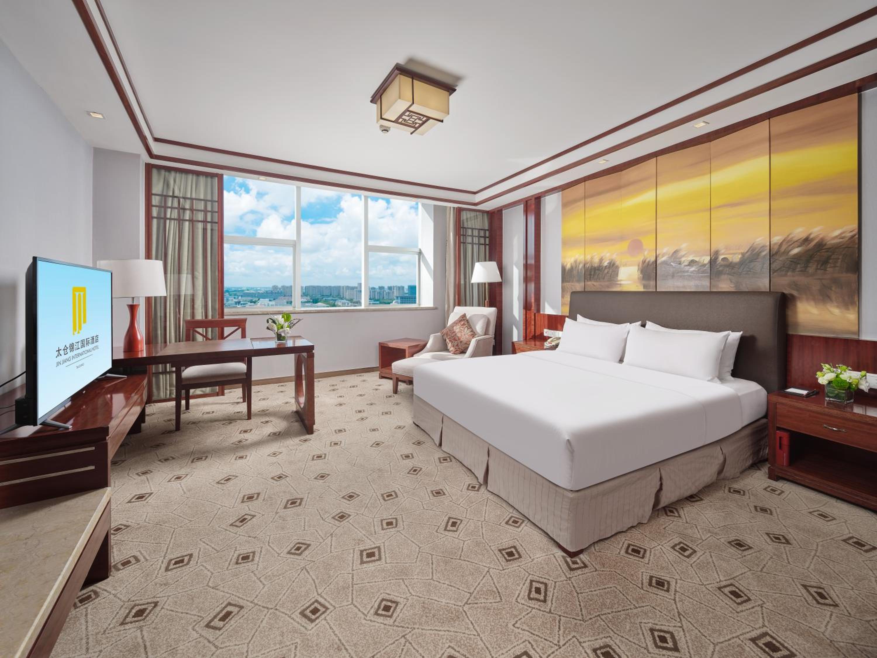 Deluxe Queen Room