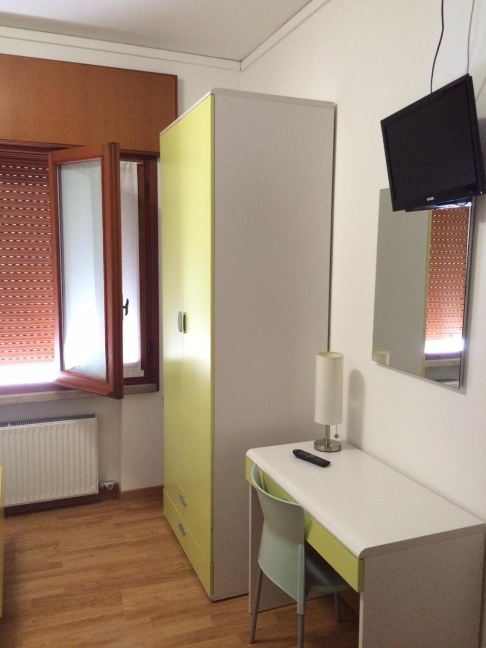 Single Room with Private Bathroom photo 2