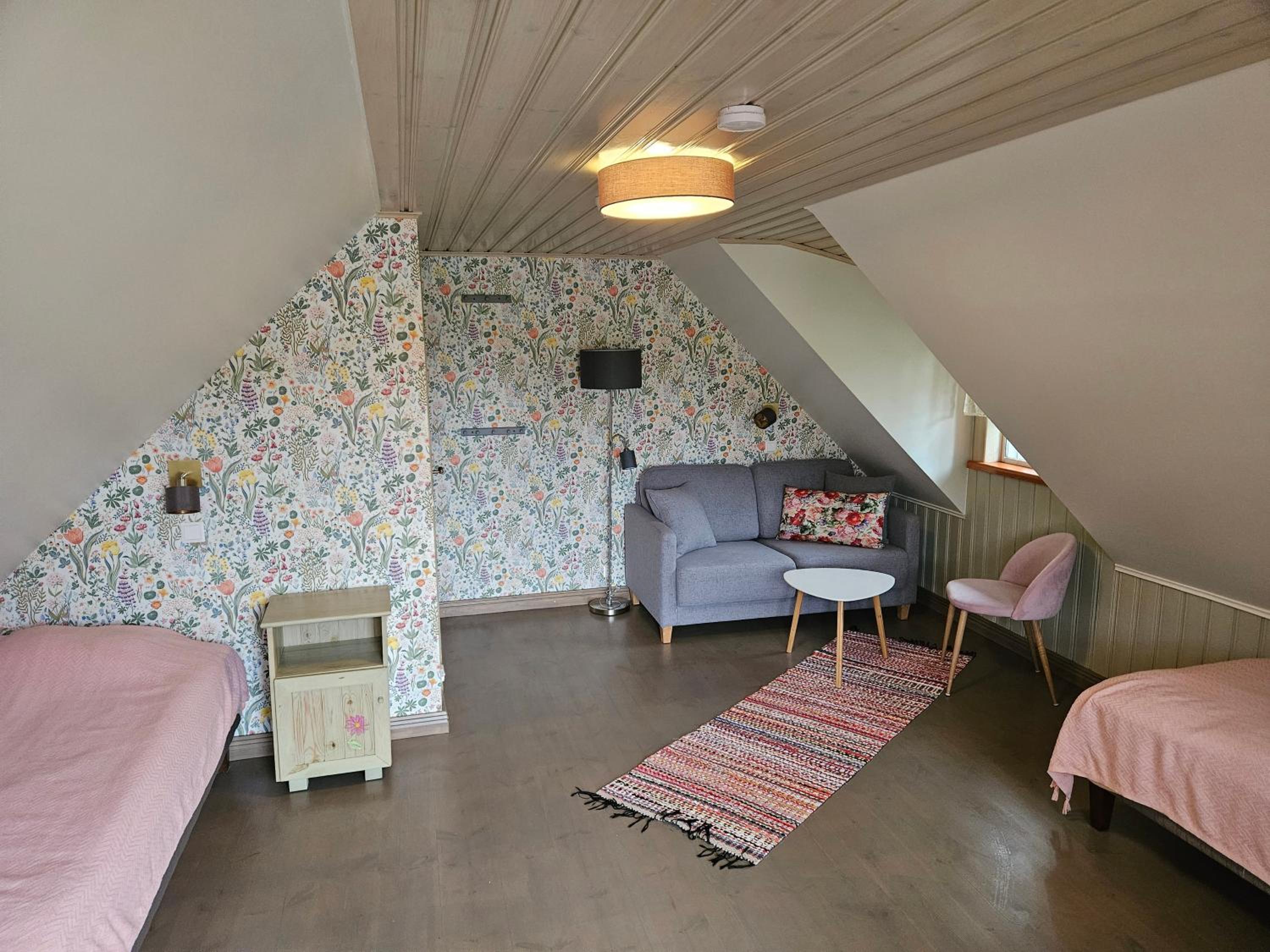 Quadruple Room - Photo 11