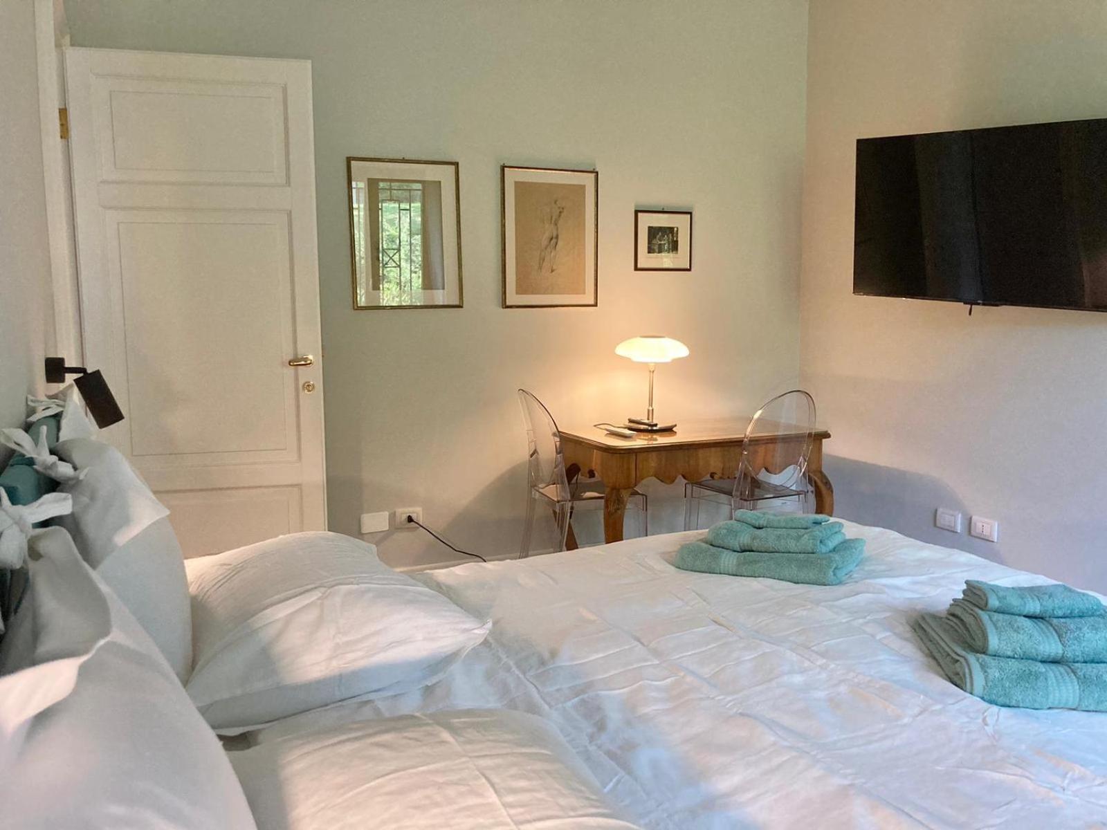 Large Double or Twin Room photo 1