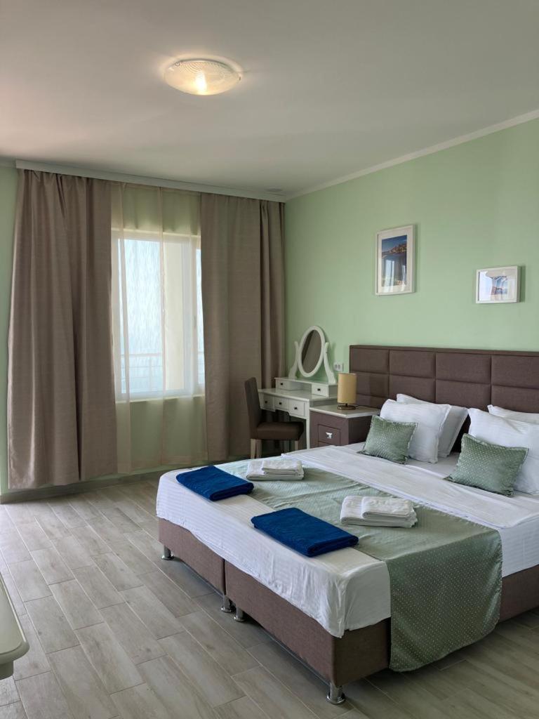 Studio Apartment with Sea View