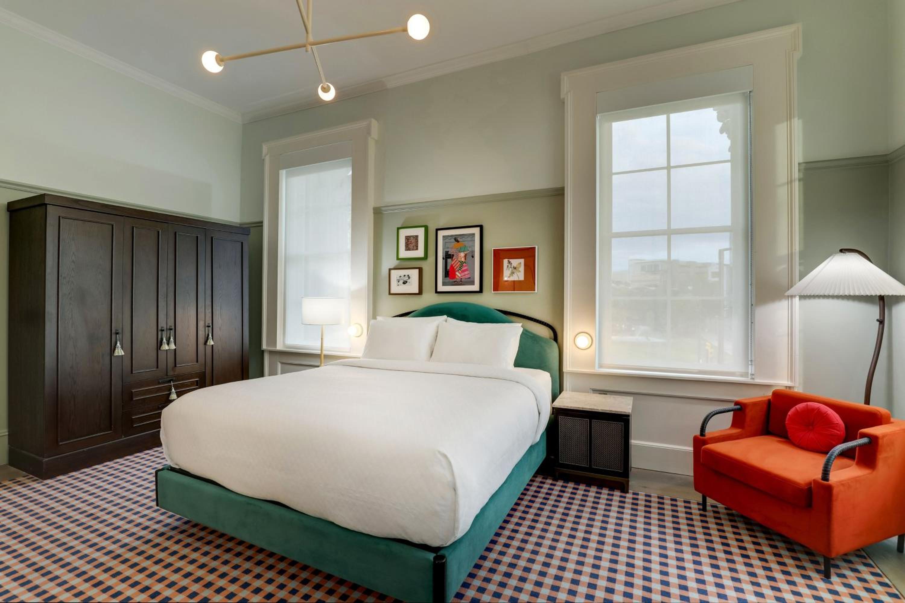 Standard King Room - Photo 8