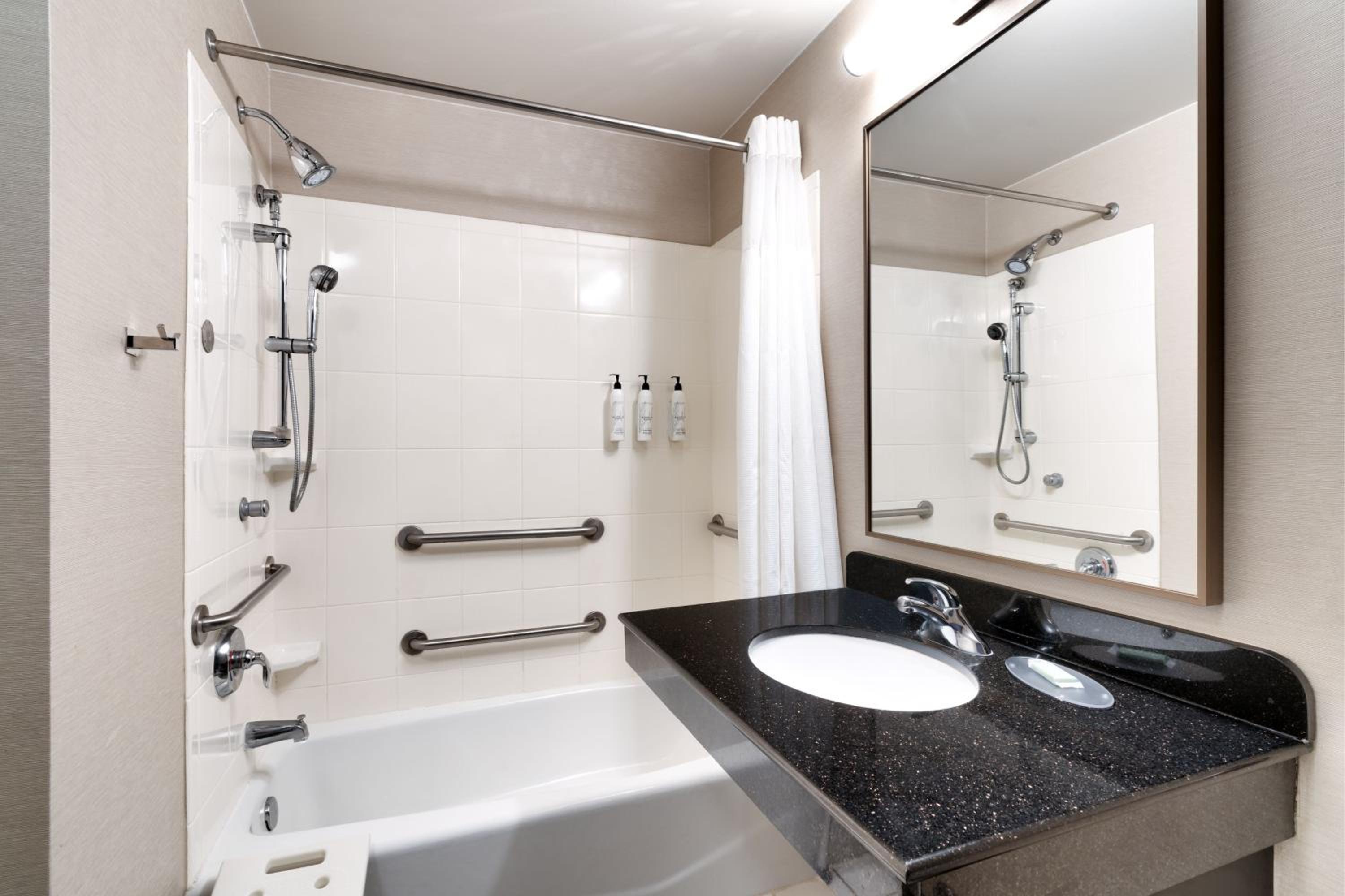 King Room - Hearing Accessible - Photo 2