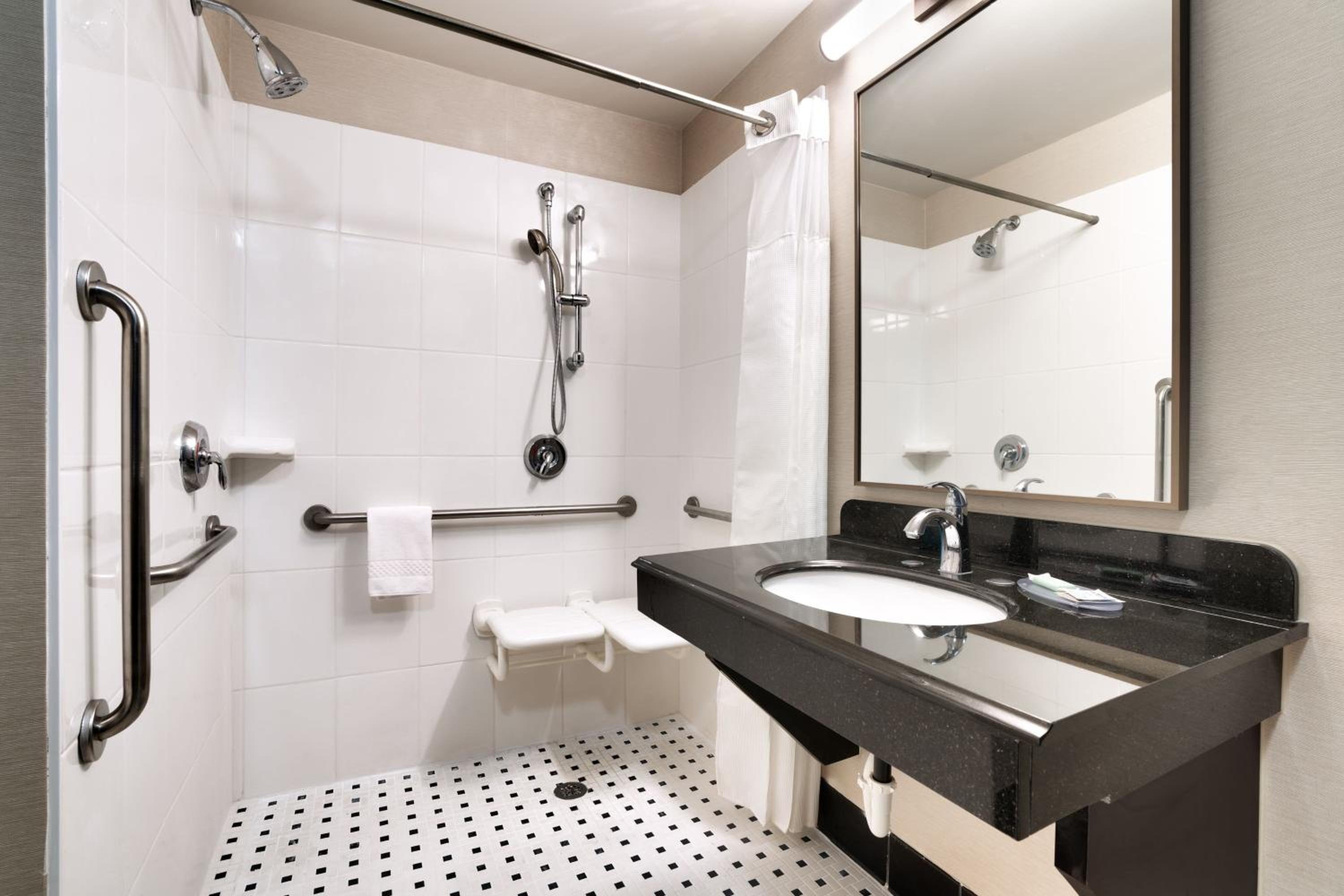 King Room - Hearing Accessible - Photo 4