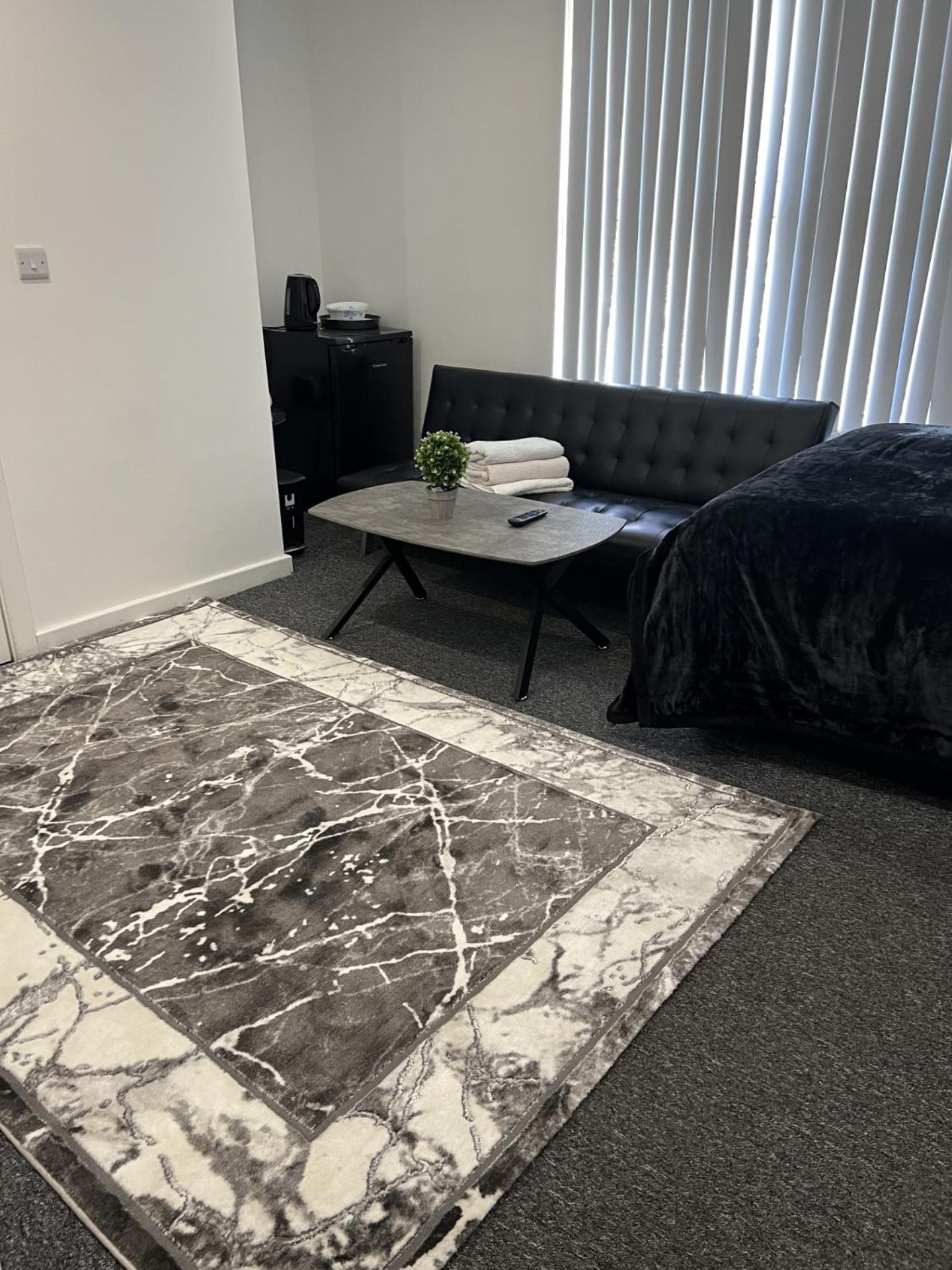 Deluxe King Suite photo 3