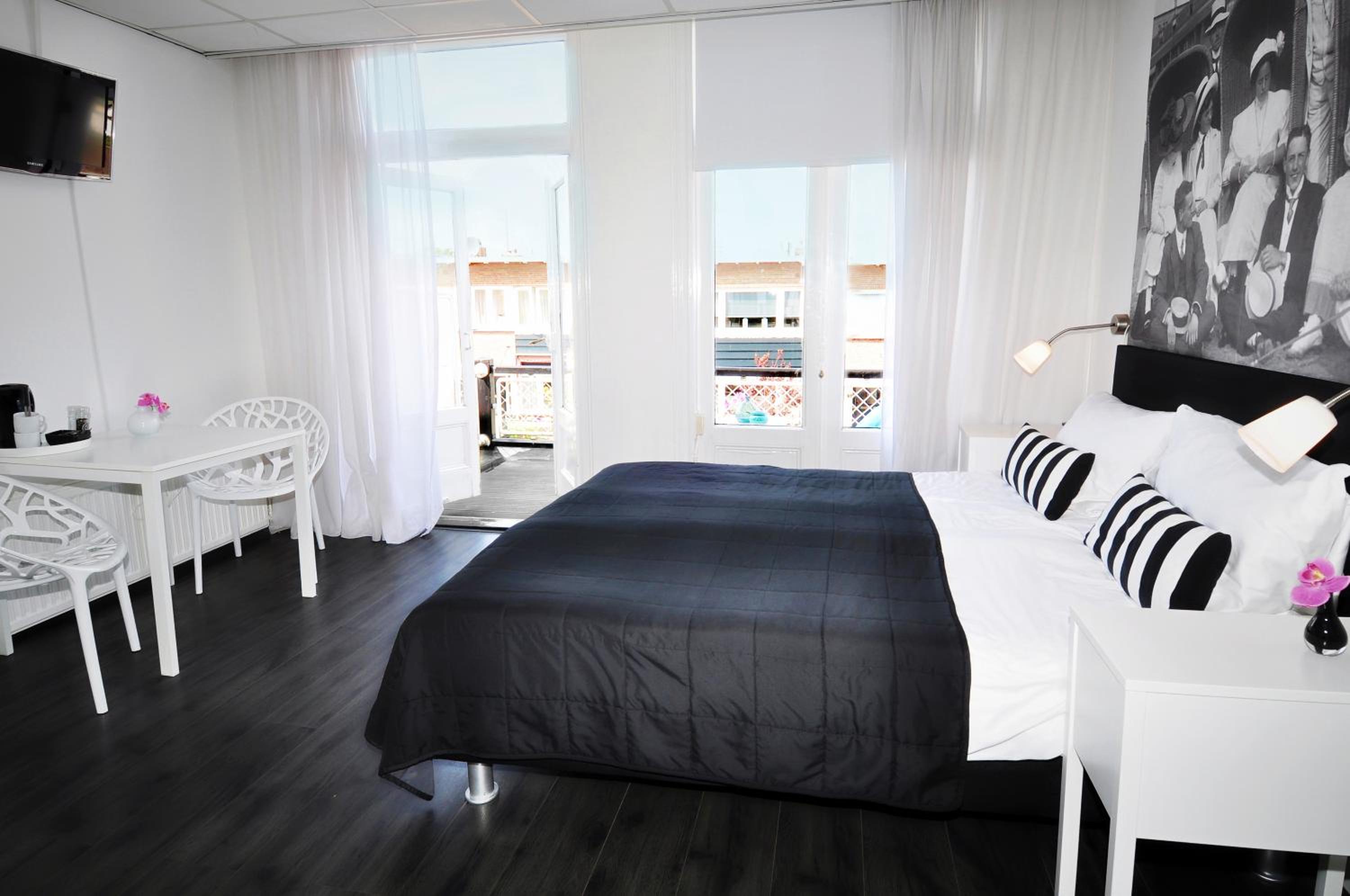 Double Room with Balcony photo 3