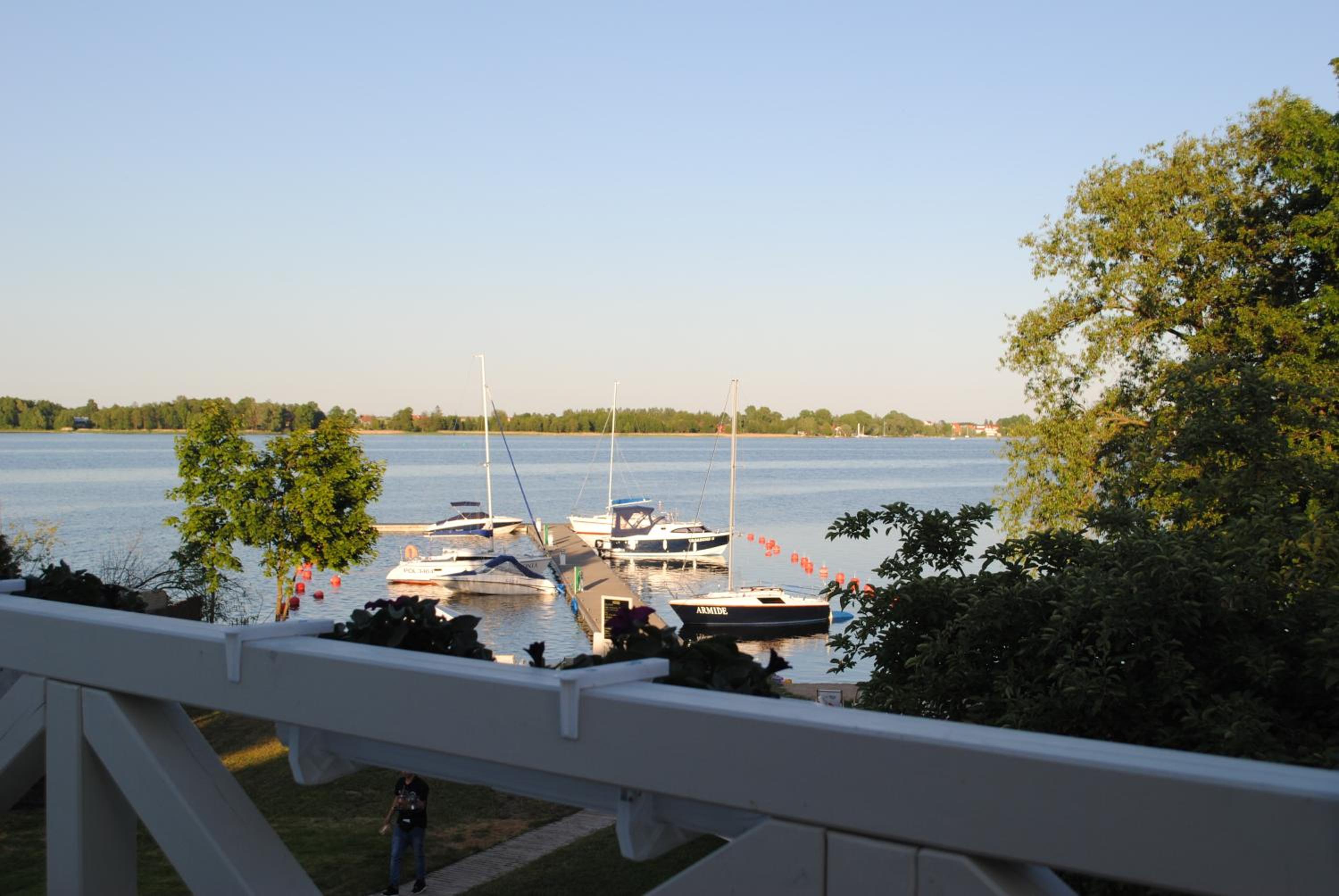 Apartment with Lake View - Photo 14