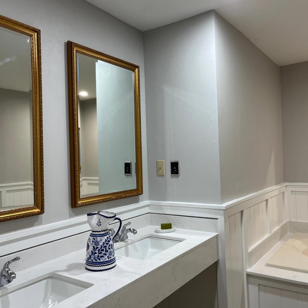 Deluxe Suite with Spa Bath - Photo 4