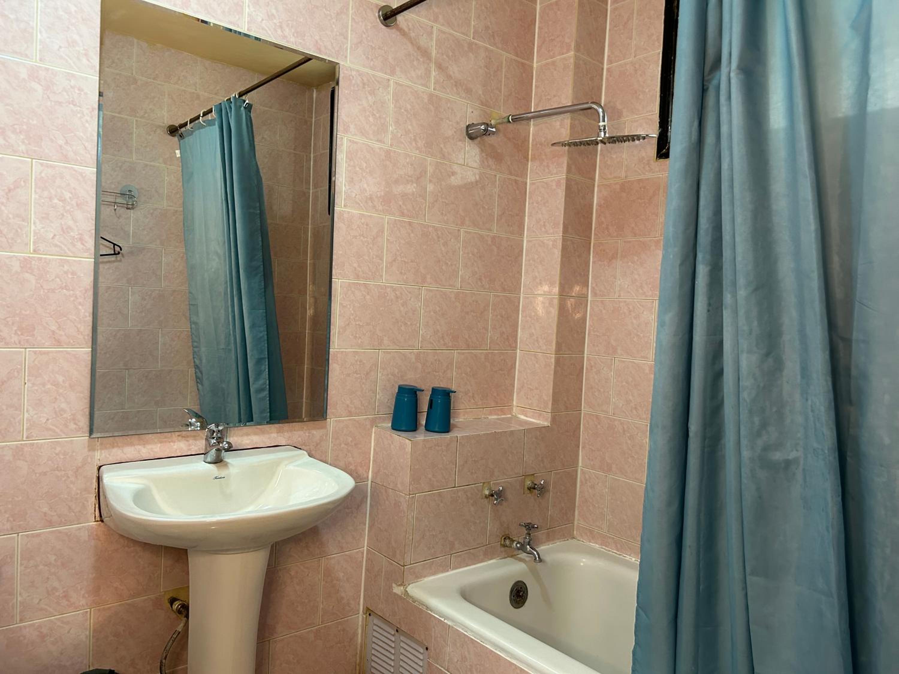 Double Room with Shared Bathroom photo 2