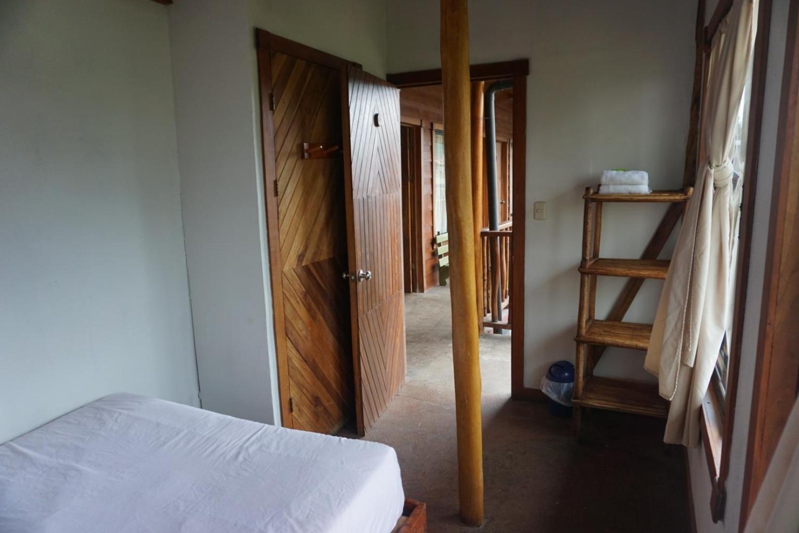 Quadruple Room with Shared Bathroom photo 2