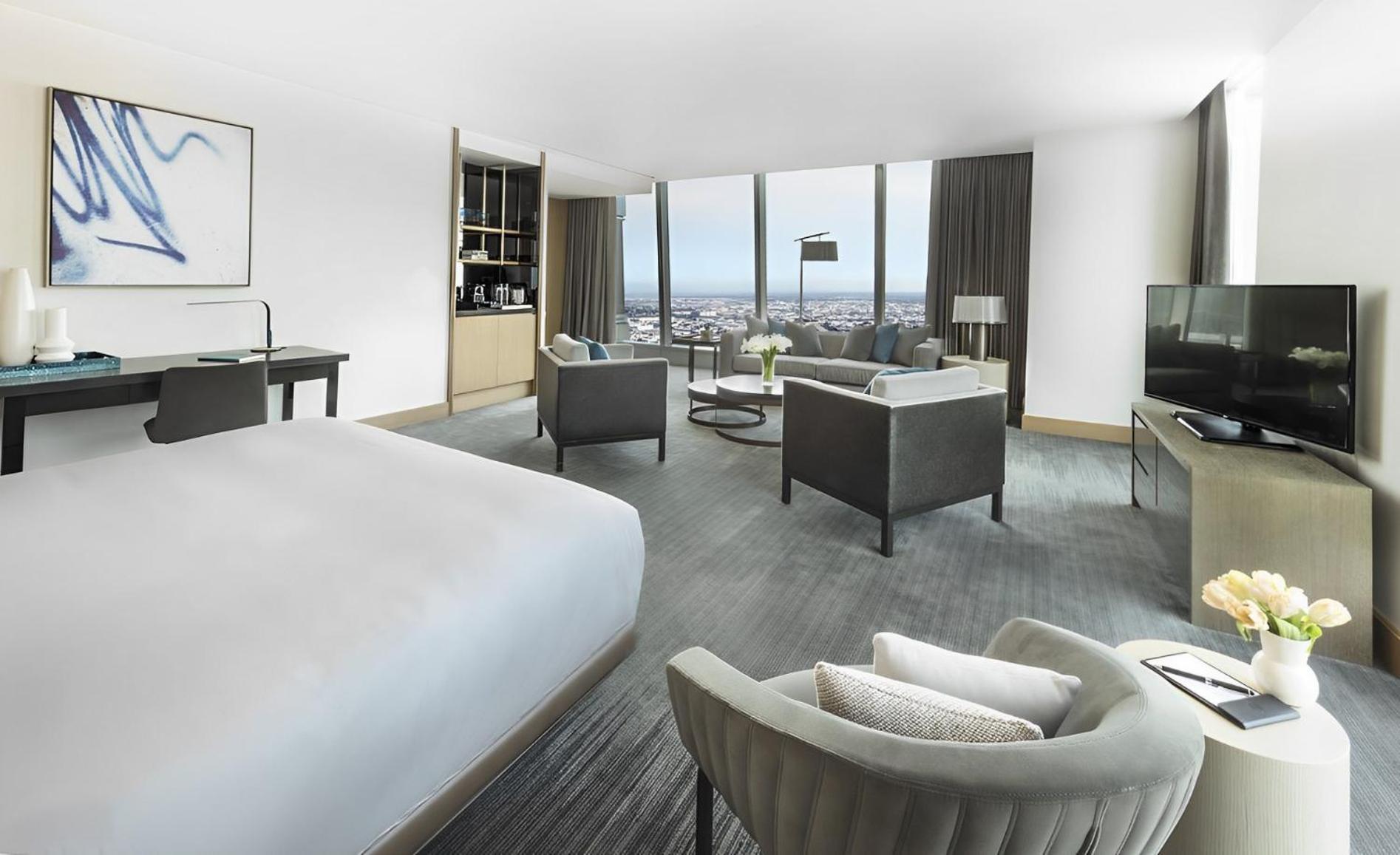 King Suite with City View thumbnail 6