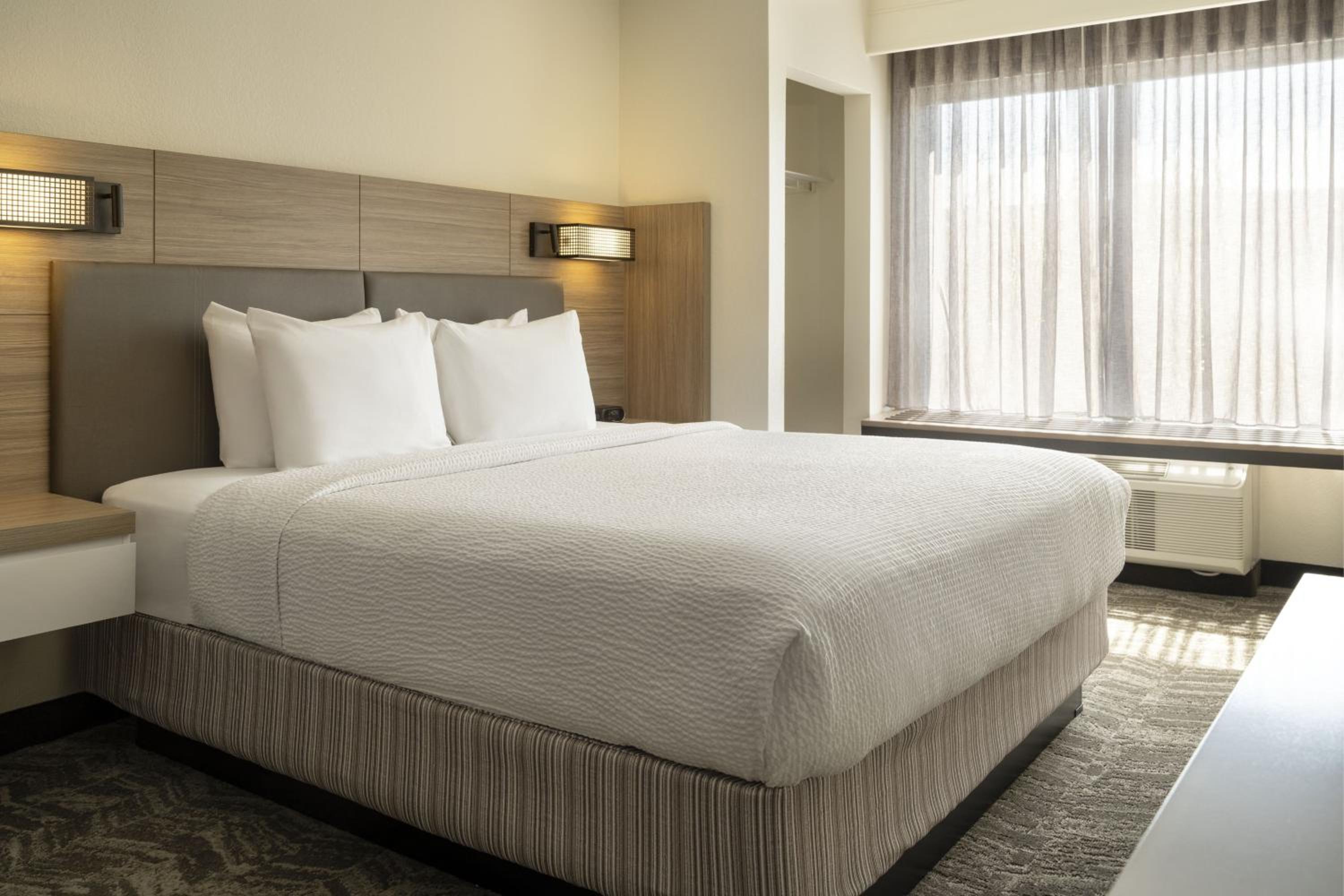 King Suite, One-Bedroom Suite, 1 King, Trundle Bed - Photo 2