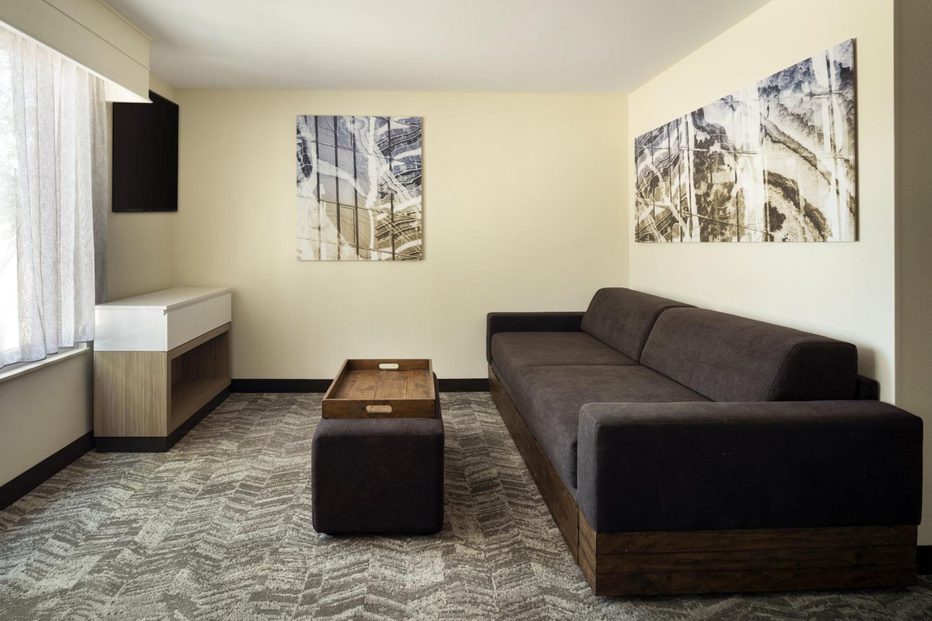 One-Bedroom Executive King Suite with Trundle Bed - Photo 7
