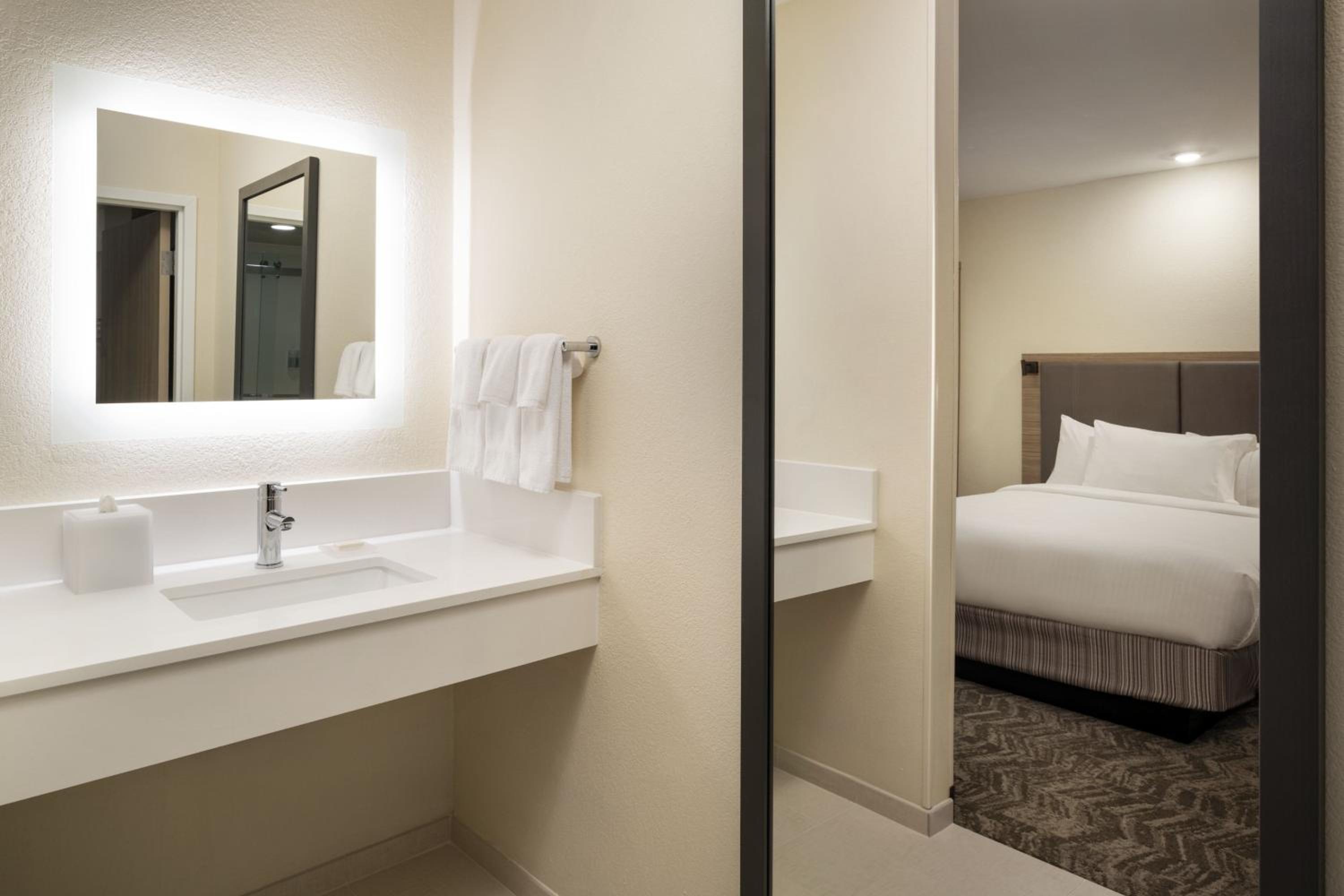King Suite, One-Bedroom Suite, 1 King, Trundle Bed - Photo 10