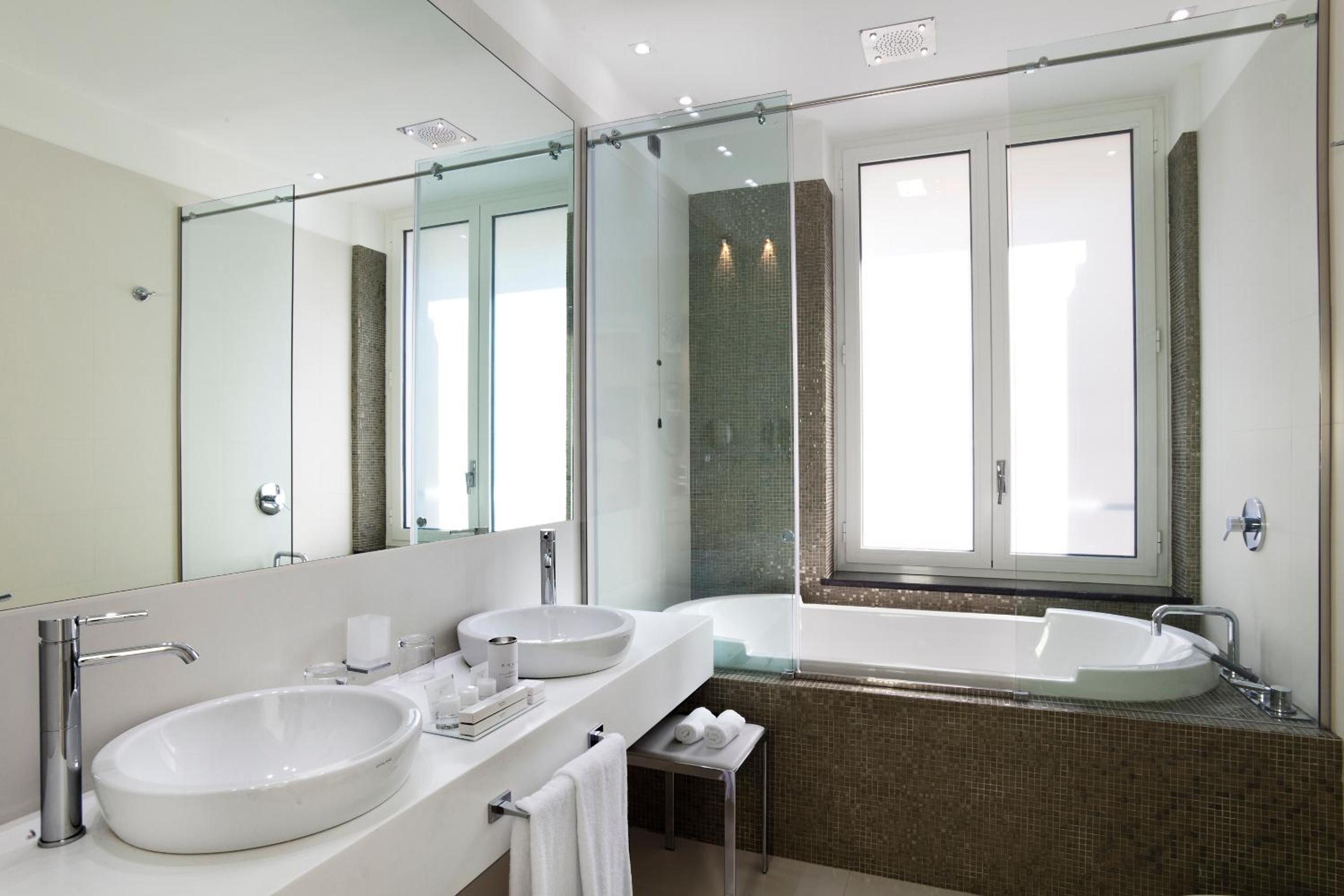 King Suite with Spa Access  - Photo 5