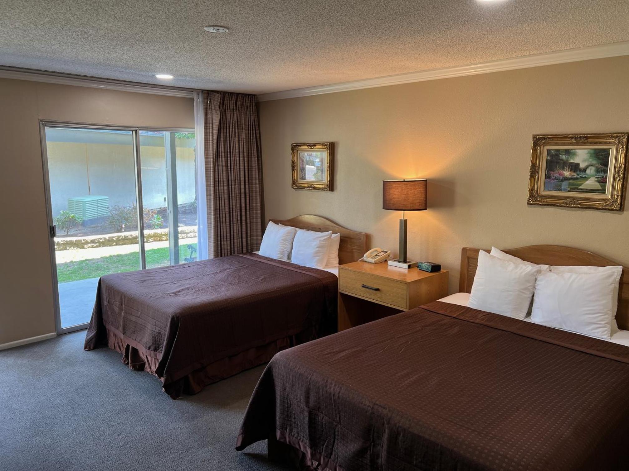 Queen Room With Two Queen Beds And Garden View