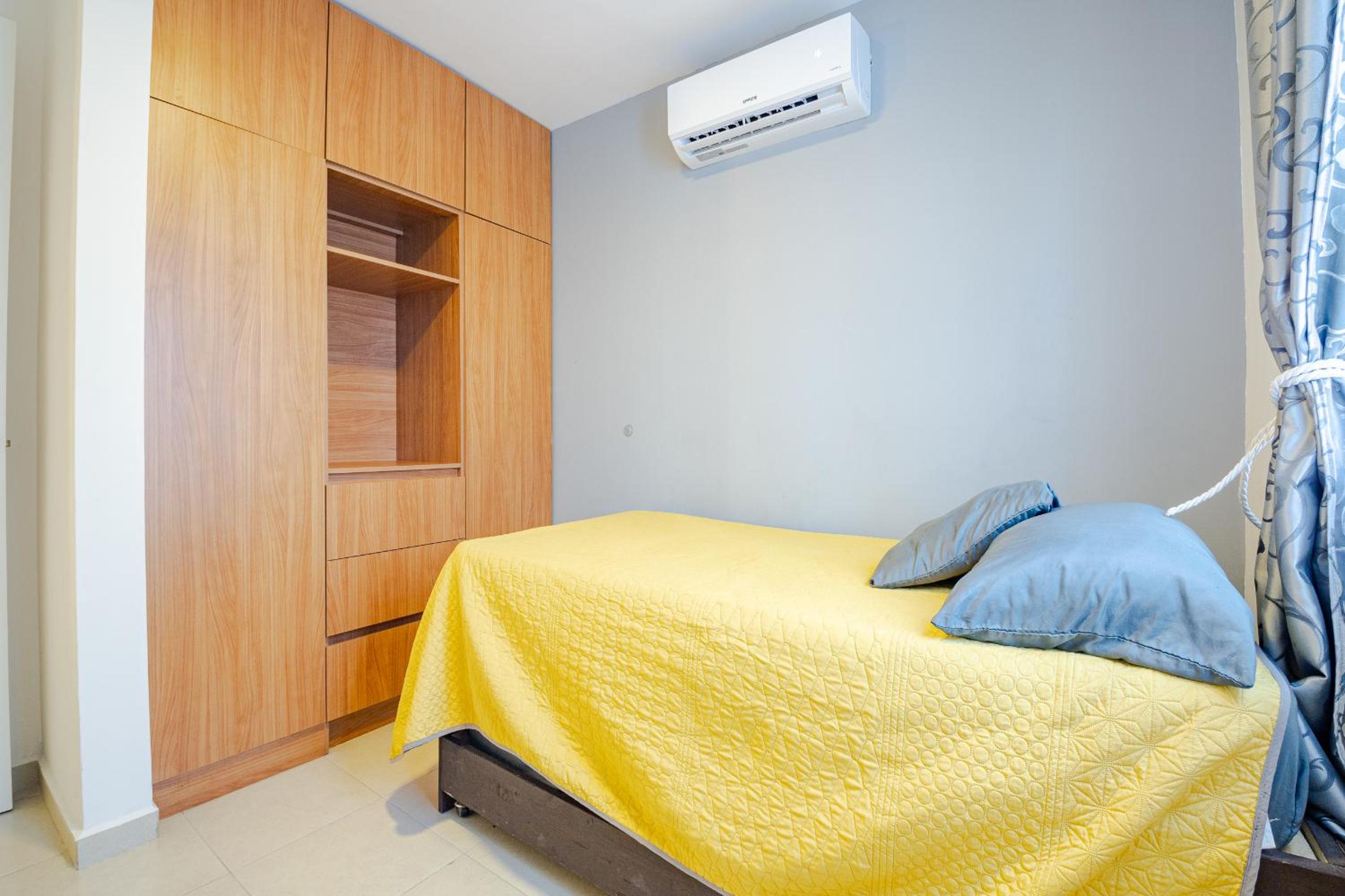 Three-Bedroom House - Photo 4