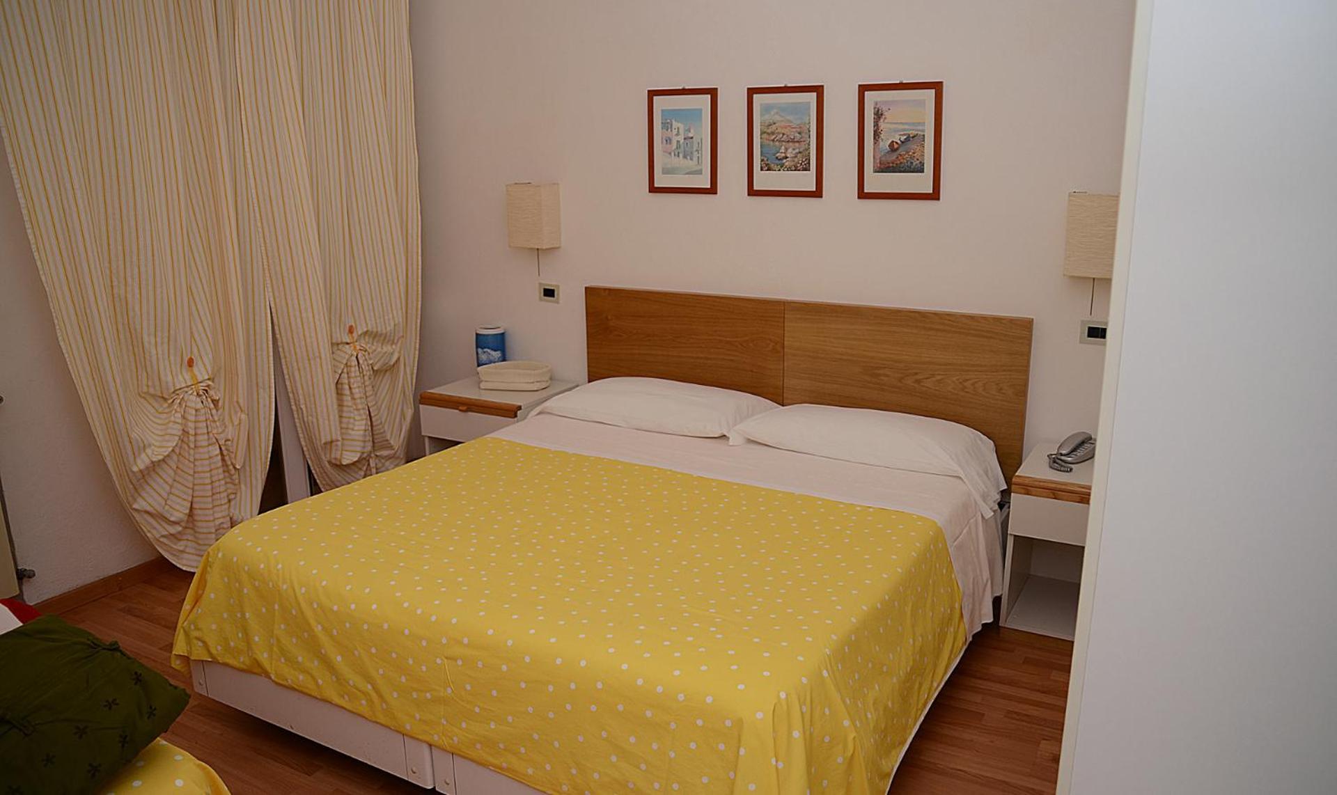 Economy Triple Room photo 1