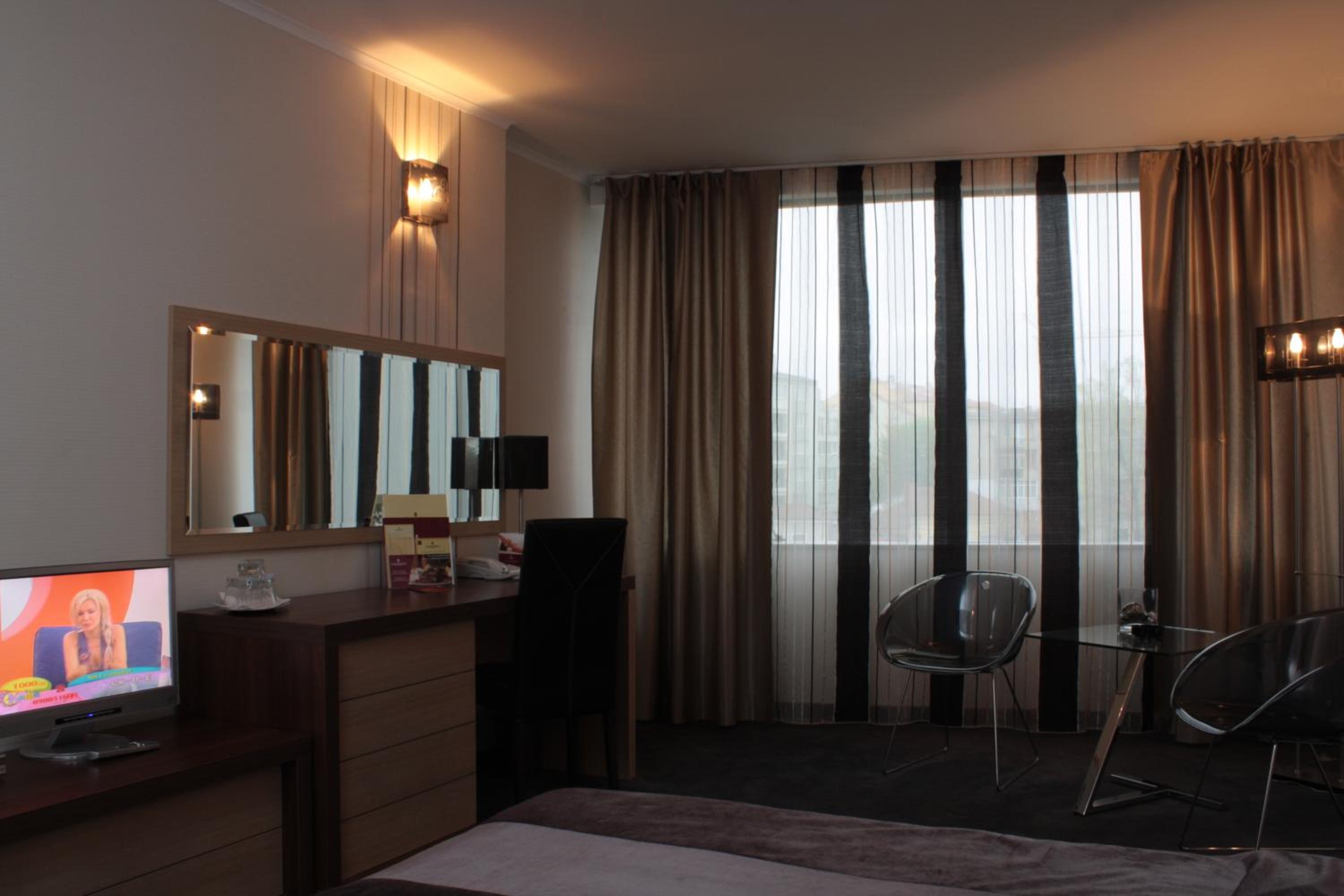 Twin Room - Free Pool & Gym
