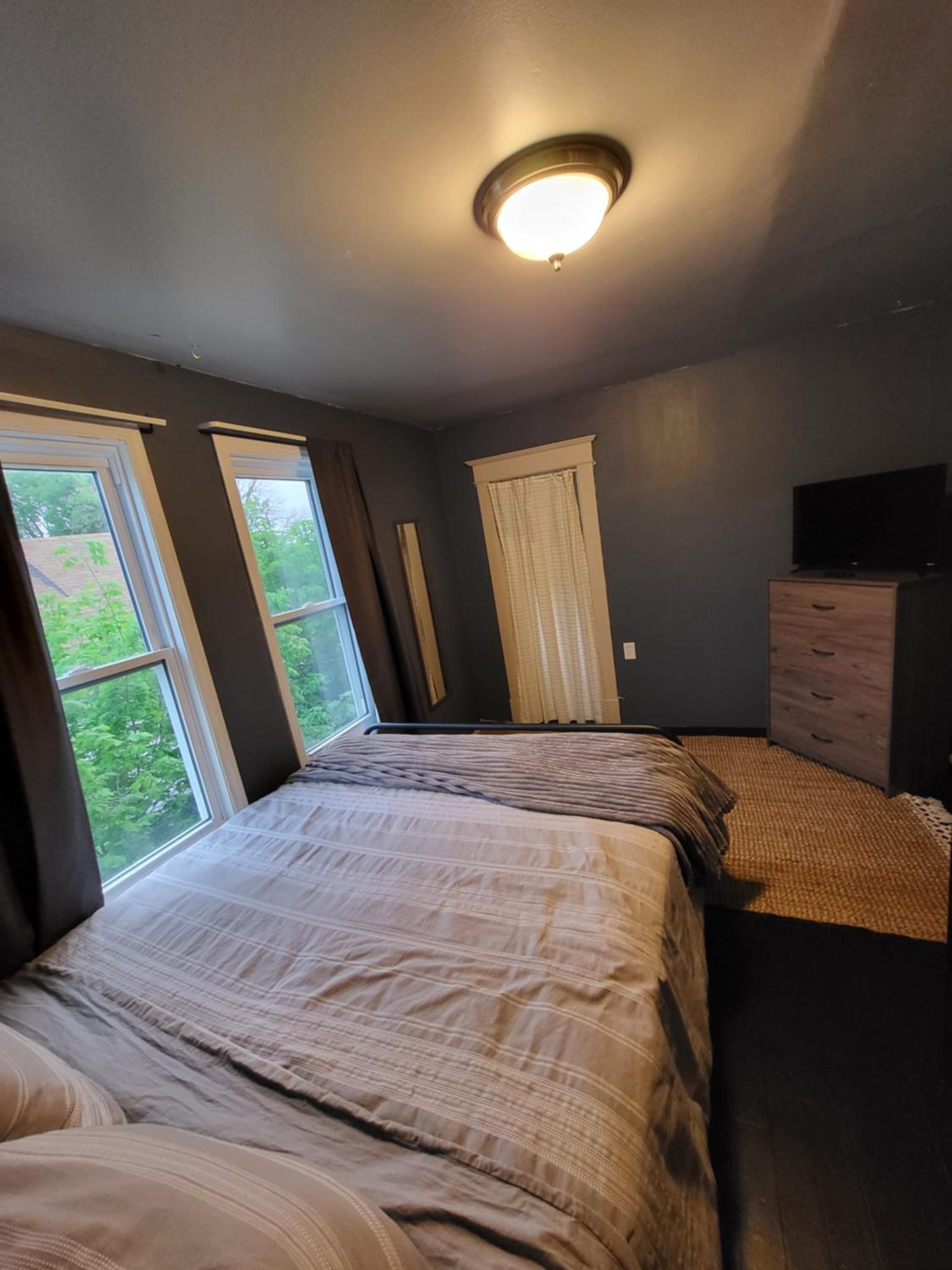 Five-Bedroom House photo 1