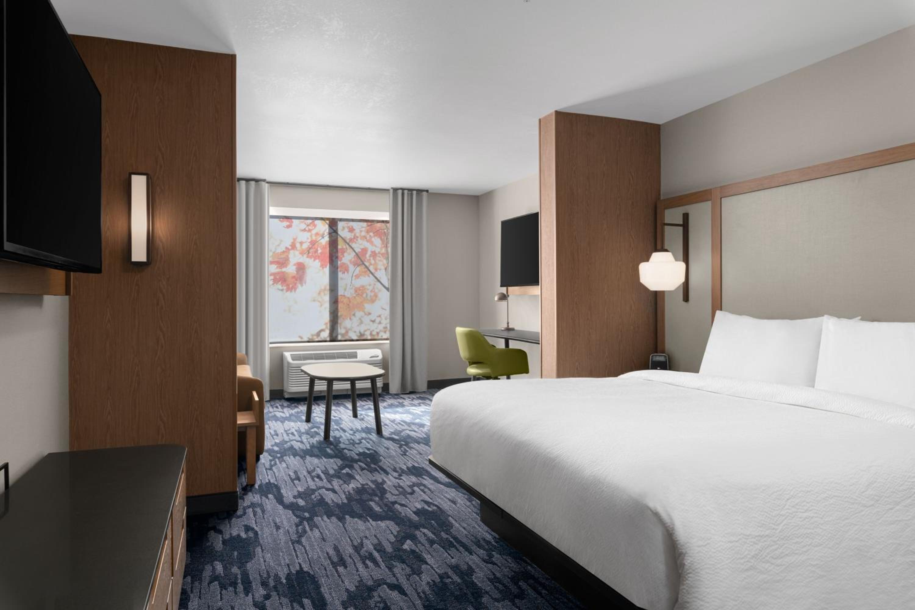 Standard King Room - Hearing Accessible - Photo 1