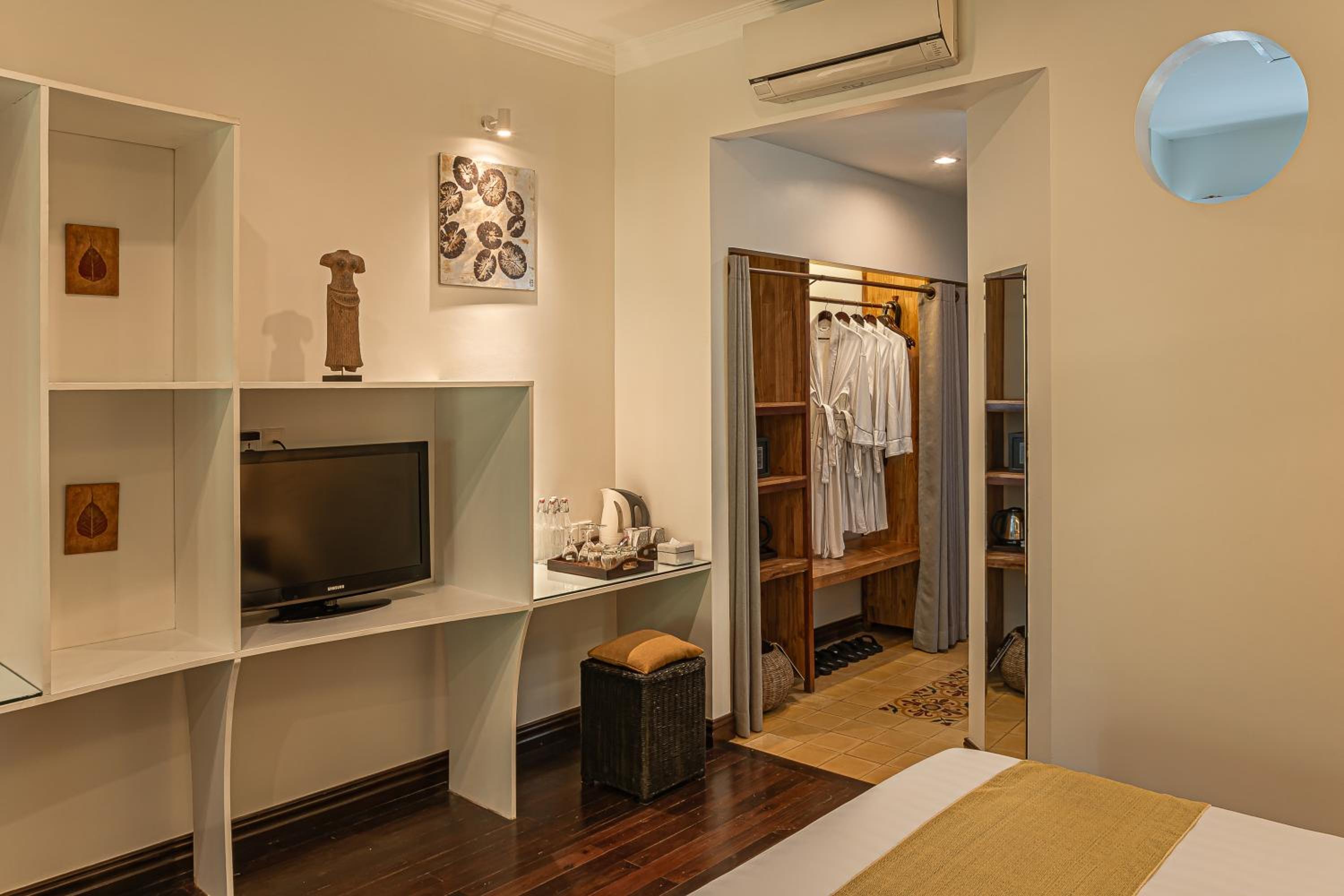 Deluxe Double Room with Balcony - Photo 1