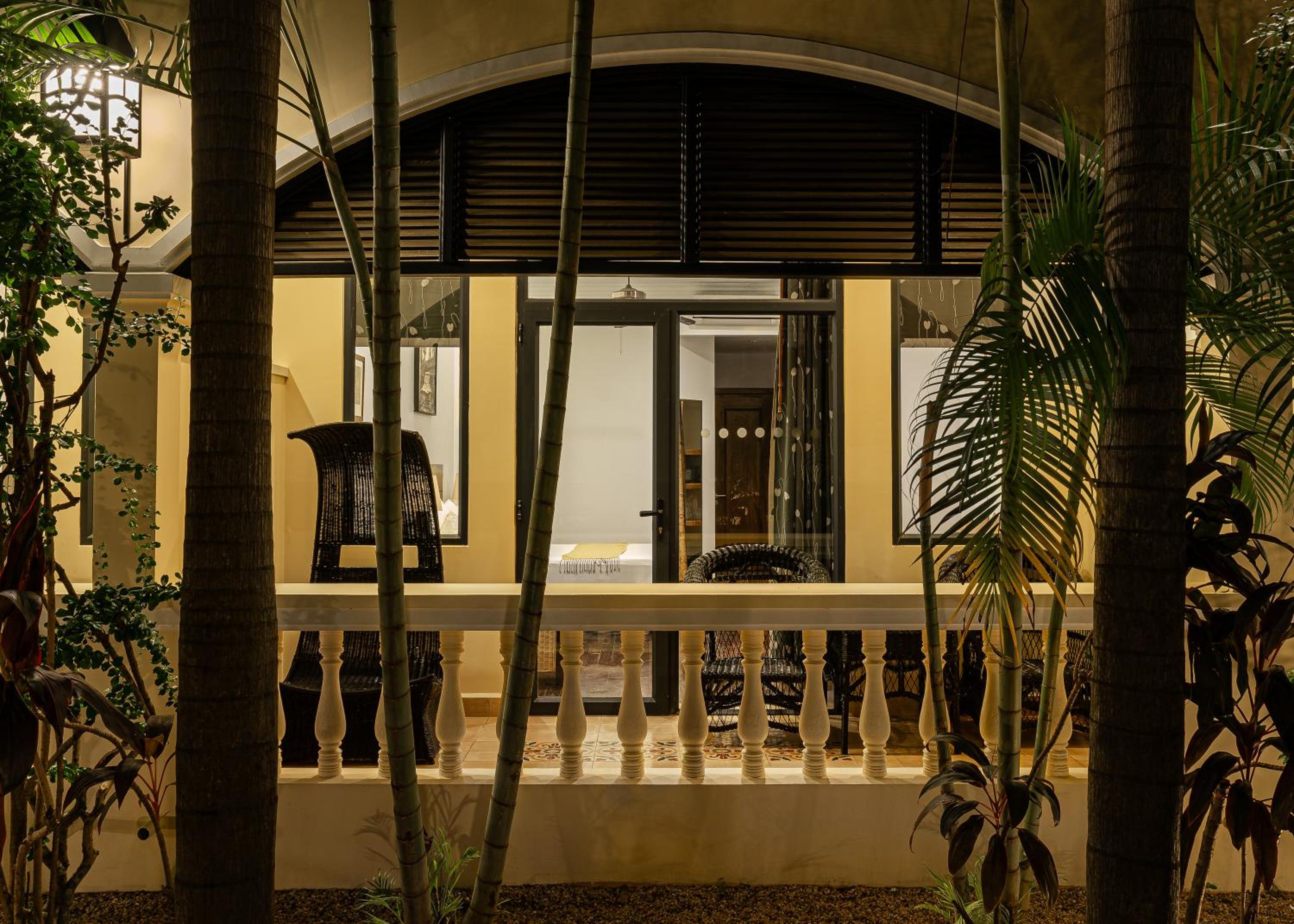 Deluxe Double Room with Balcony - Photo 24