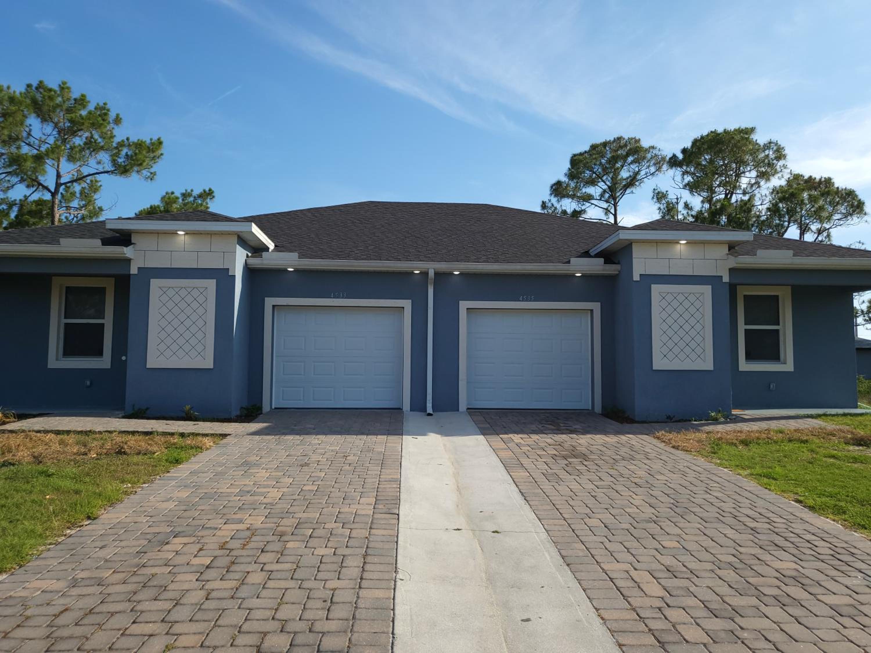 Three-Bedroom House photo 3