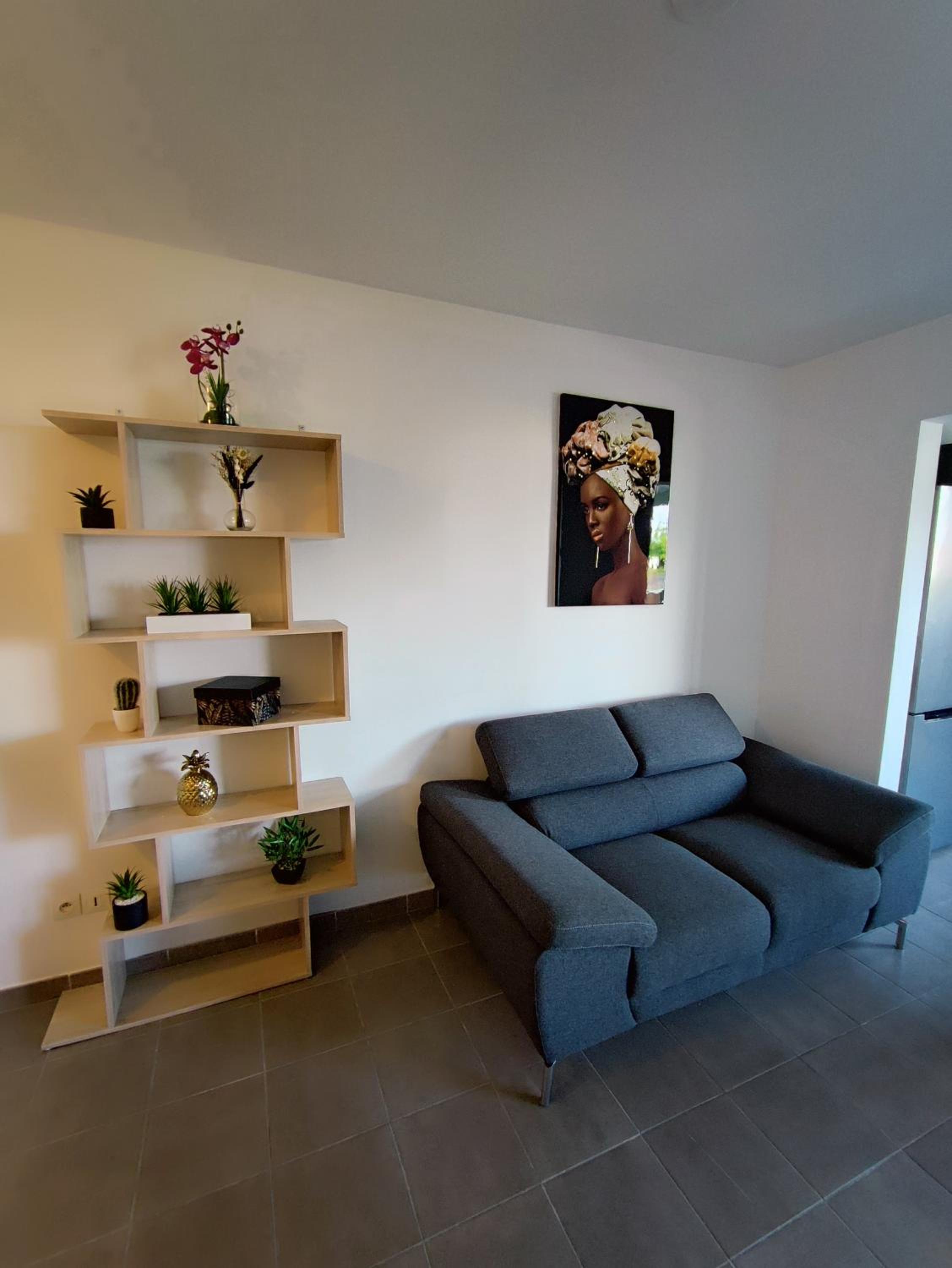 One-Bedroom Apartment photo 1