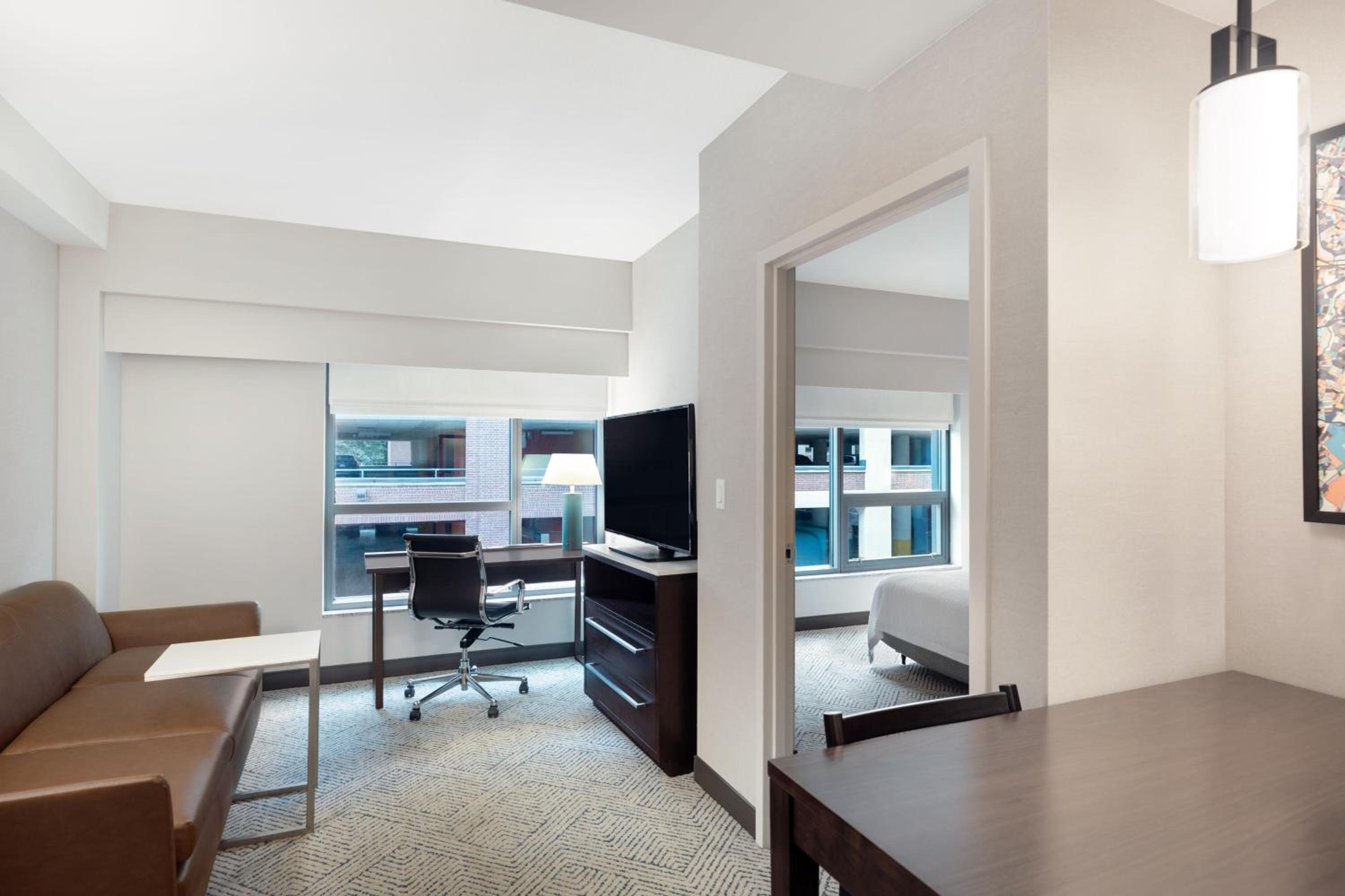 1 Bedroom King Suite, 1 Bedroom Suite, 1 King, Sofa bed (Hearing Accessible)