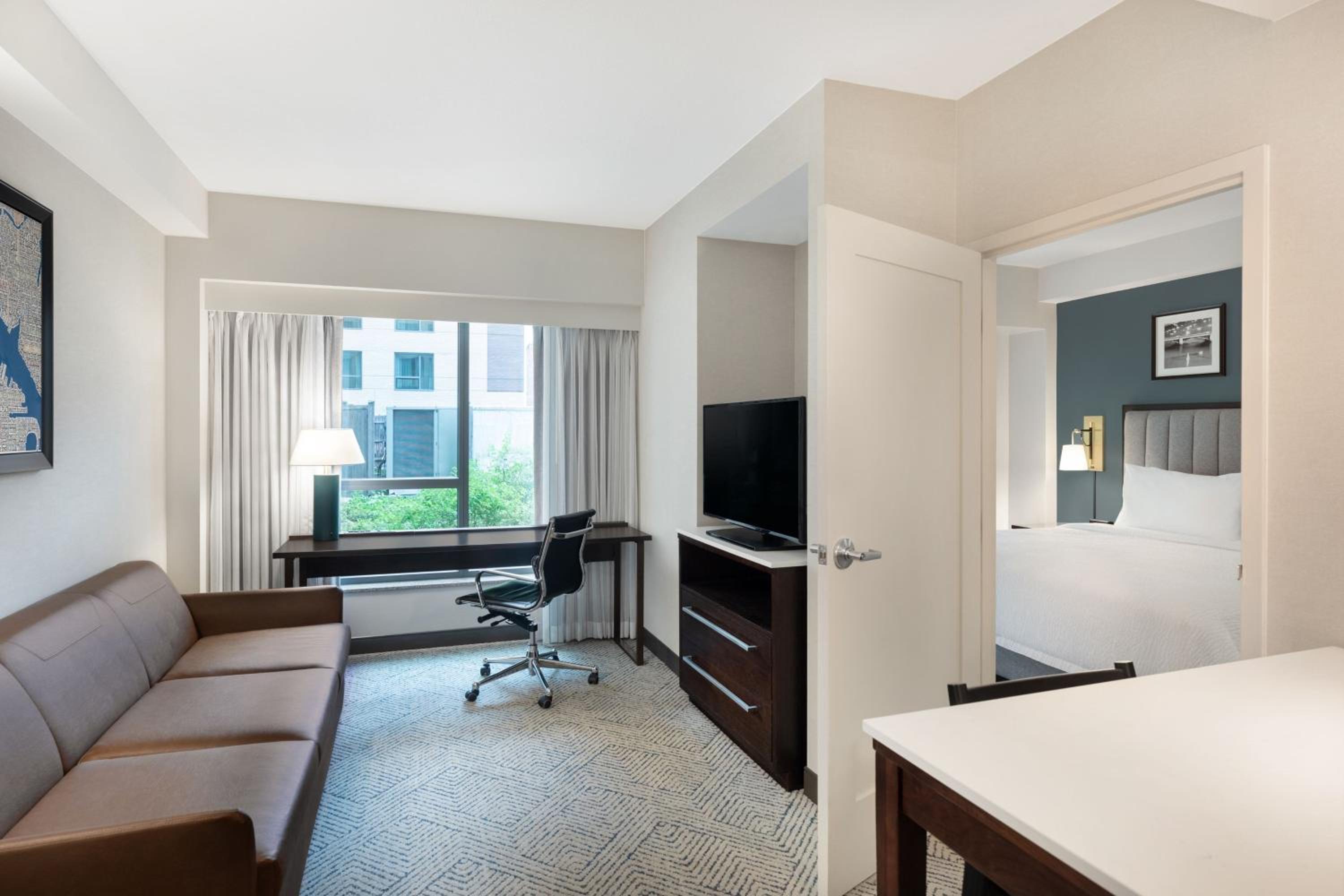 1 Bedroom King Suite, 1 Bedroom Suite, 1 King, Sofa bed (Hearing Accessible)