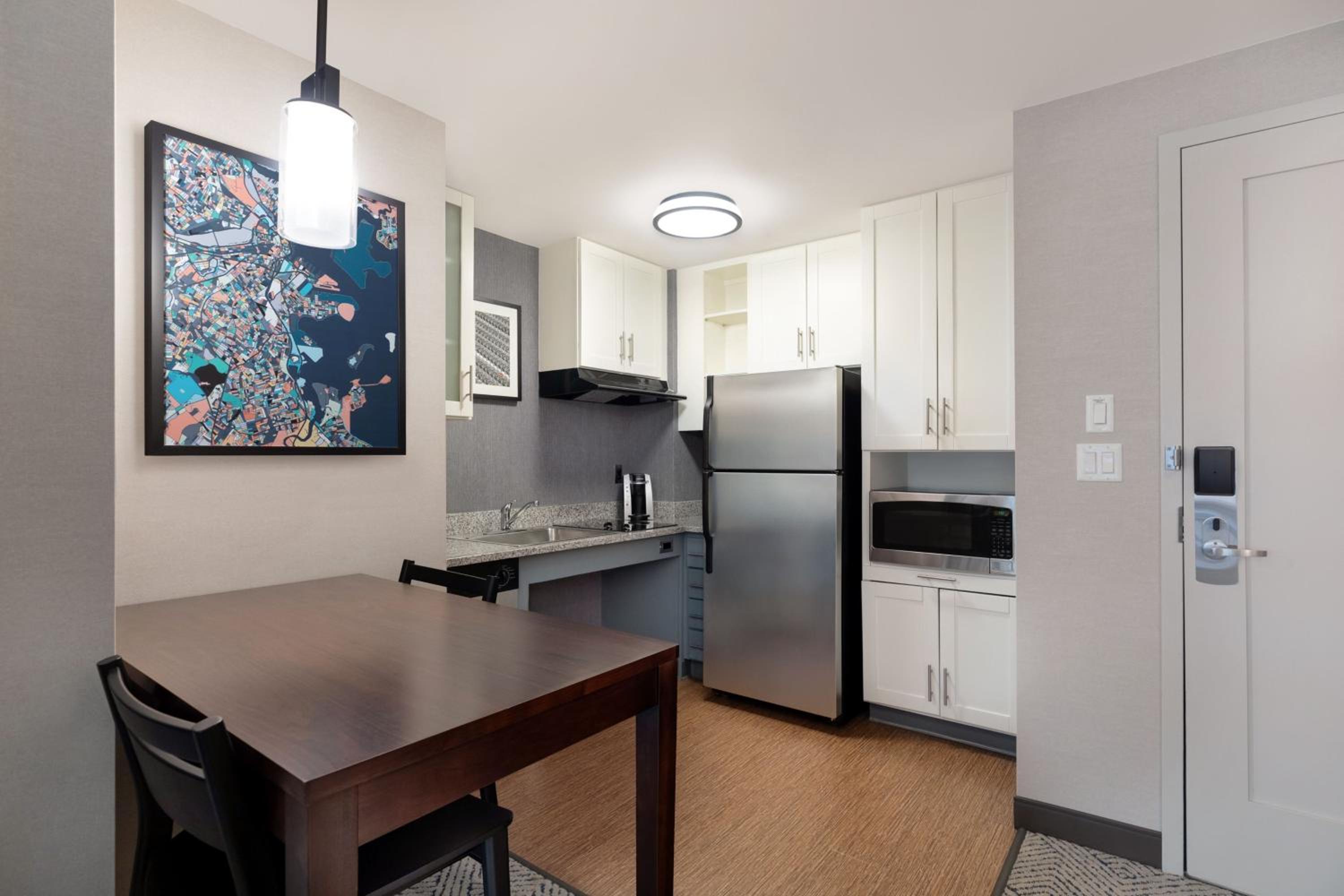 One-Bedroom King Suite with Sofa Bed and Adapted Tub - Mobility and Hearing Accessible