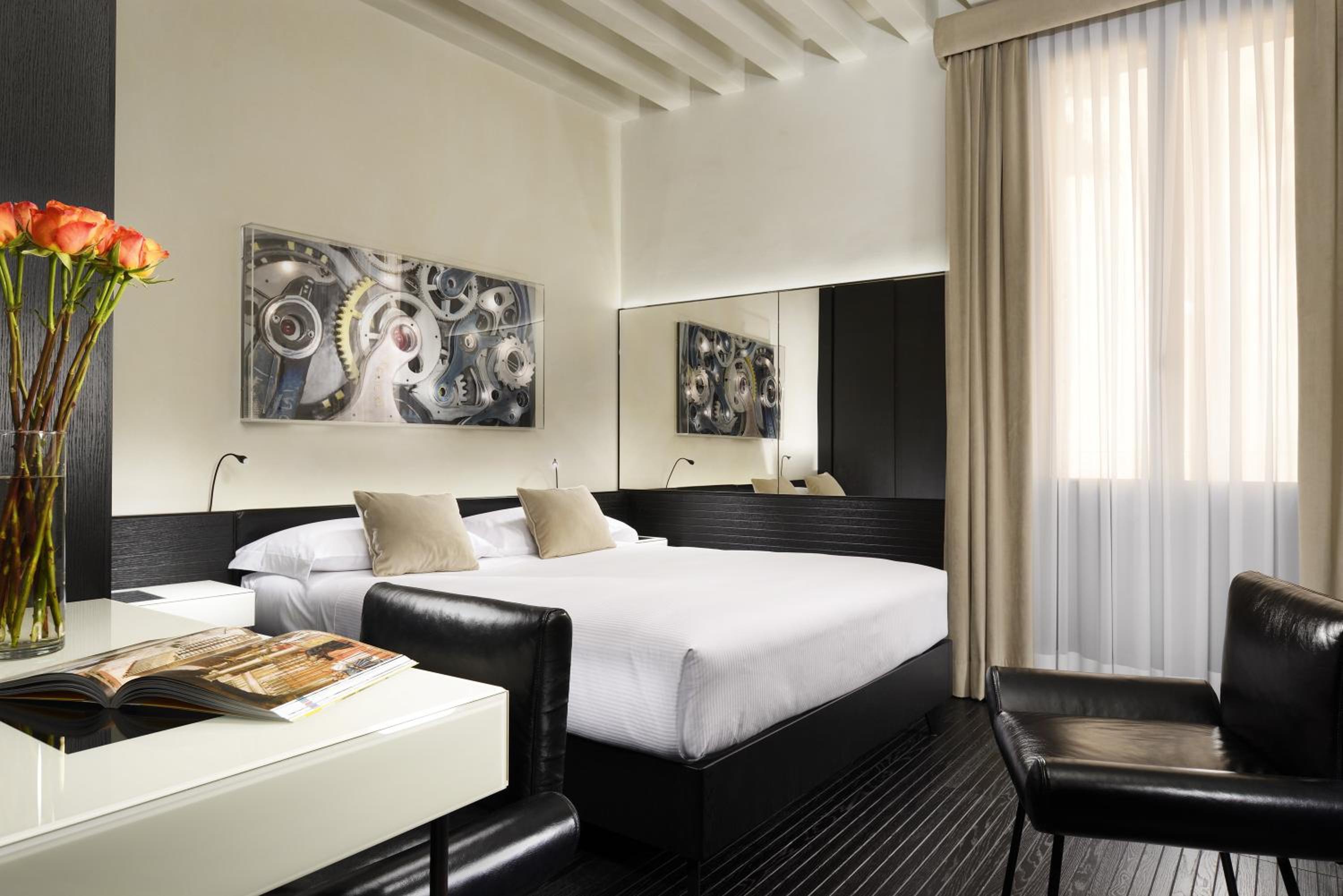 Deluxe Junior Suite photo 1