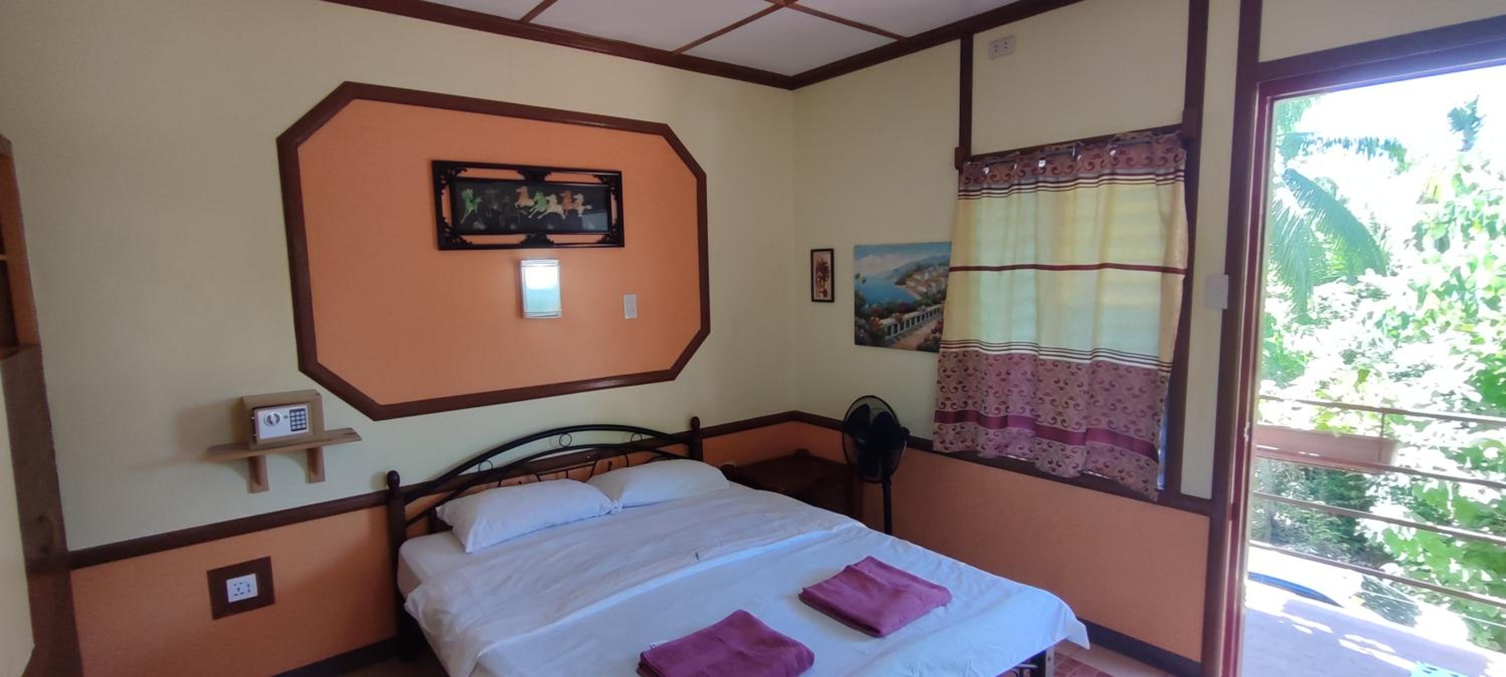 Queen Room photo 1